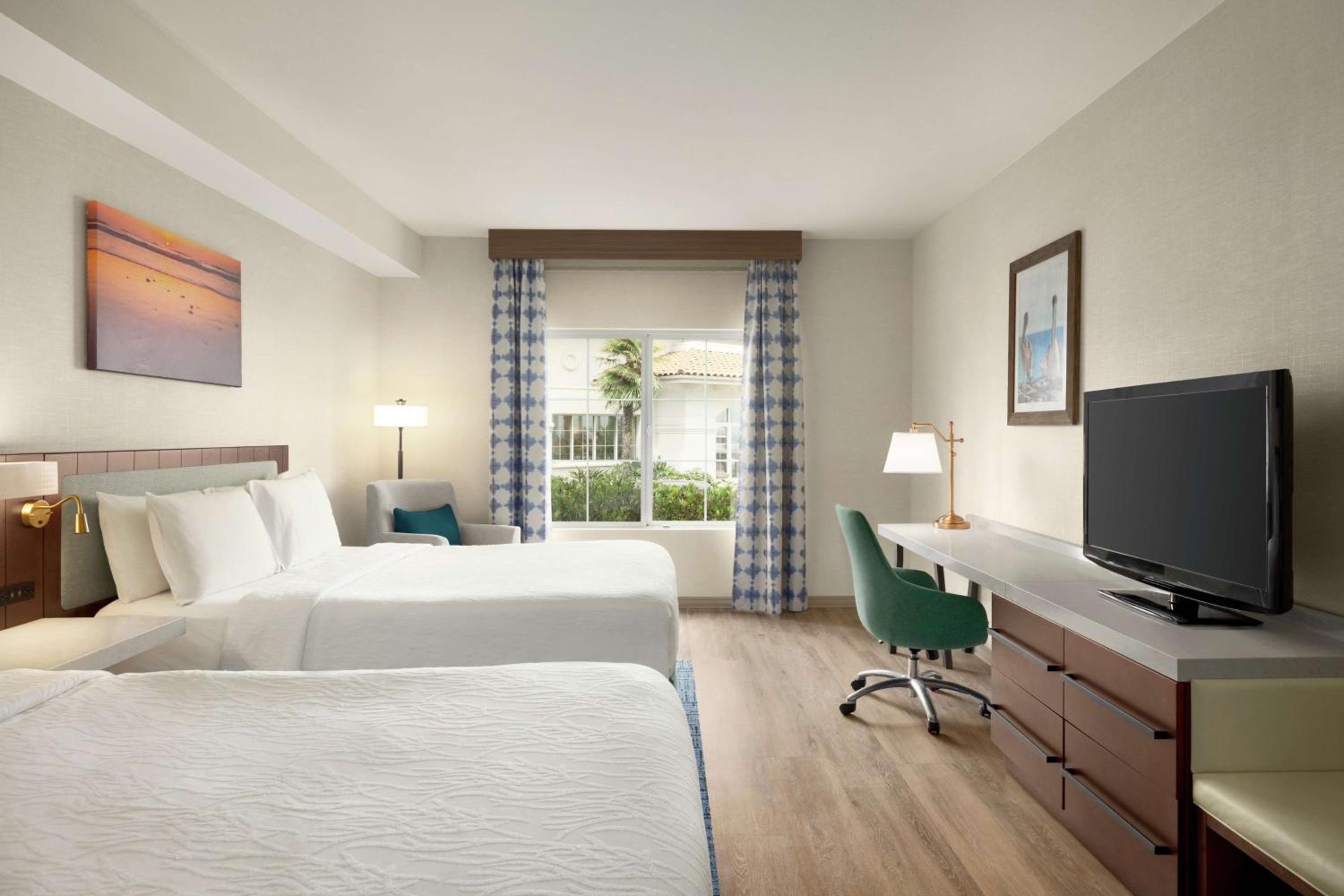Queen Room with Two Queen Beds - Photo 3