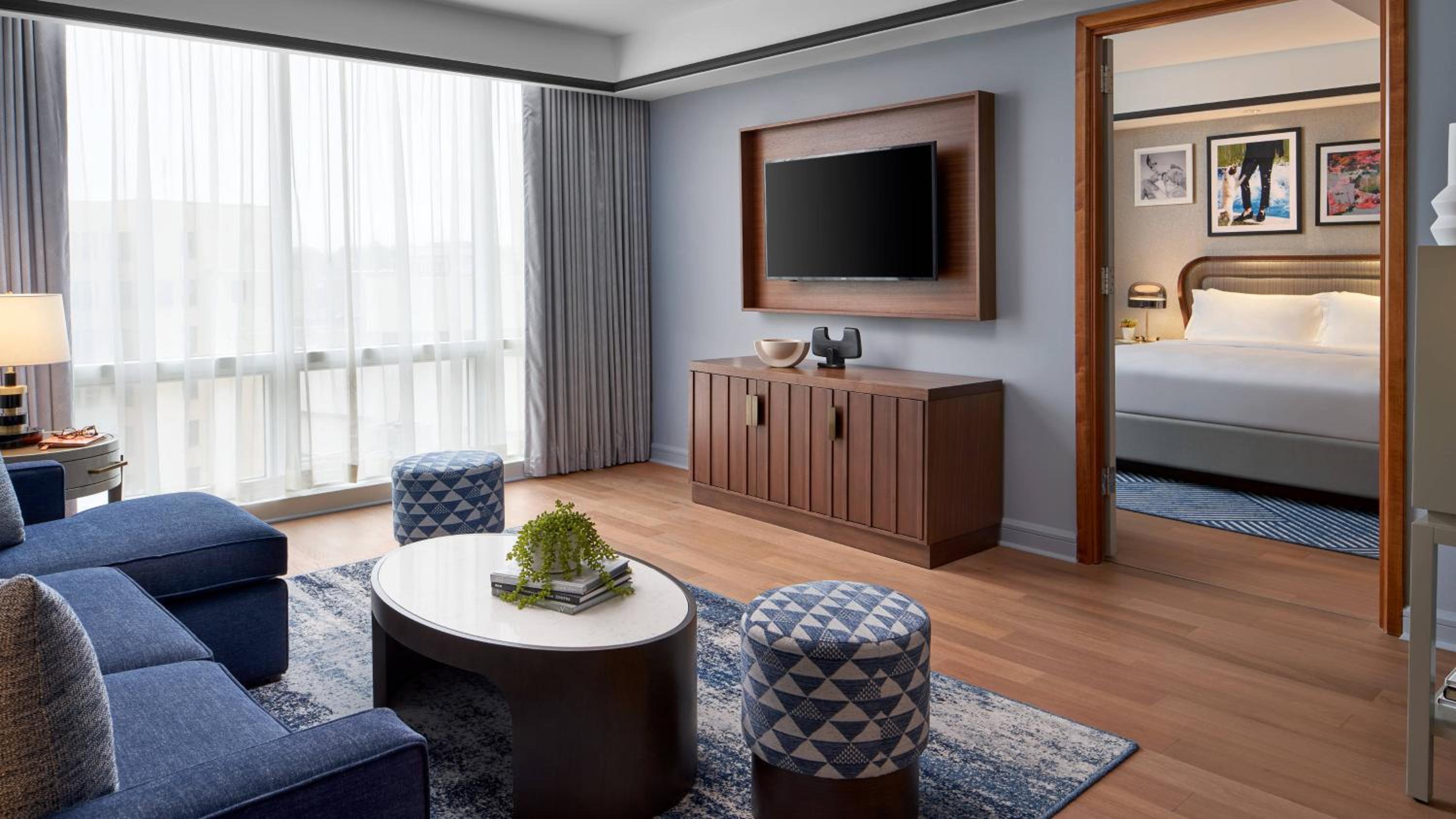 One Bedroom Executive suite with king bed and sofa bed - Photo 1