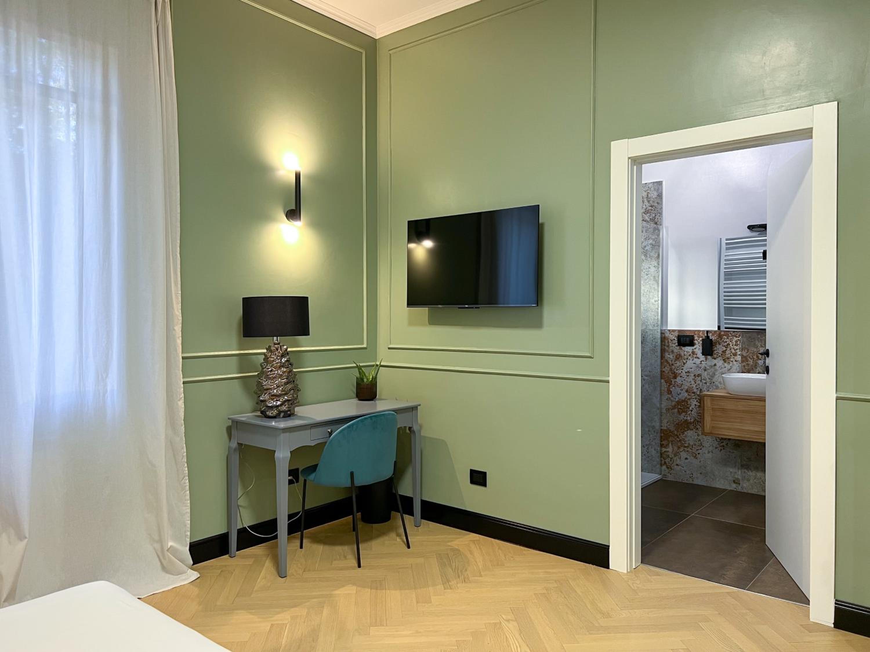 Double Room with Private Bathroom - Photo 24