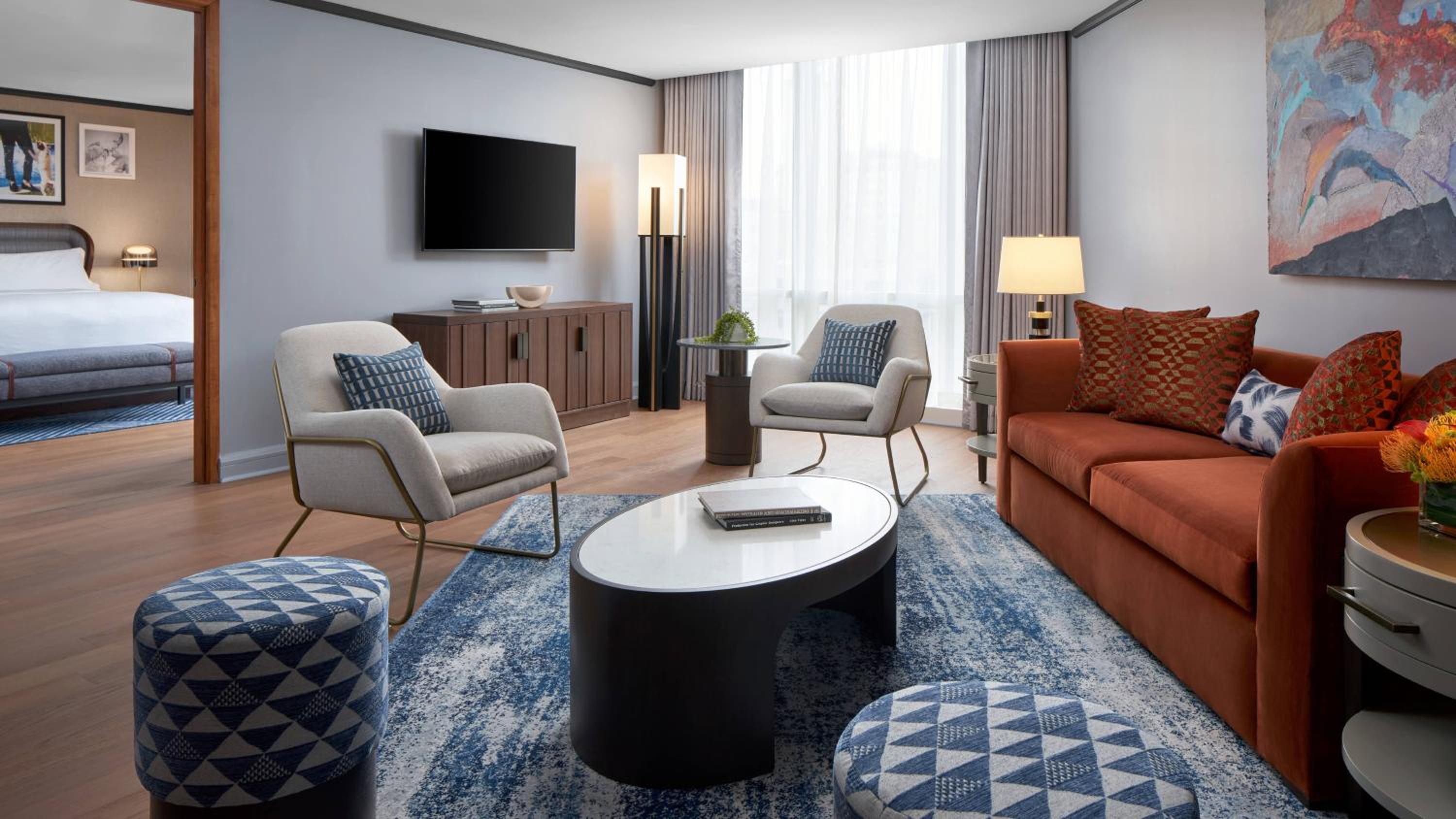 One Bedroom suite with king bed and sofa bed - Photo 2