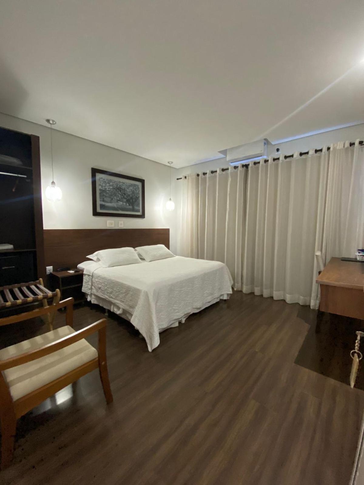 Deluxe Queen Suite