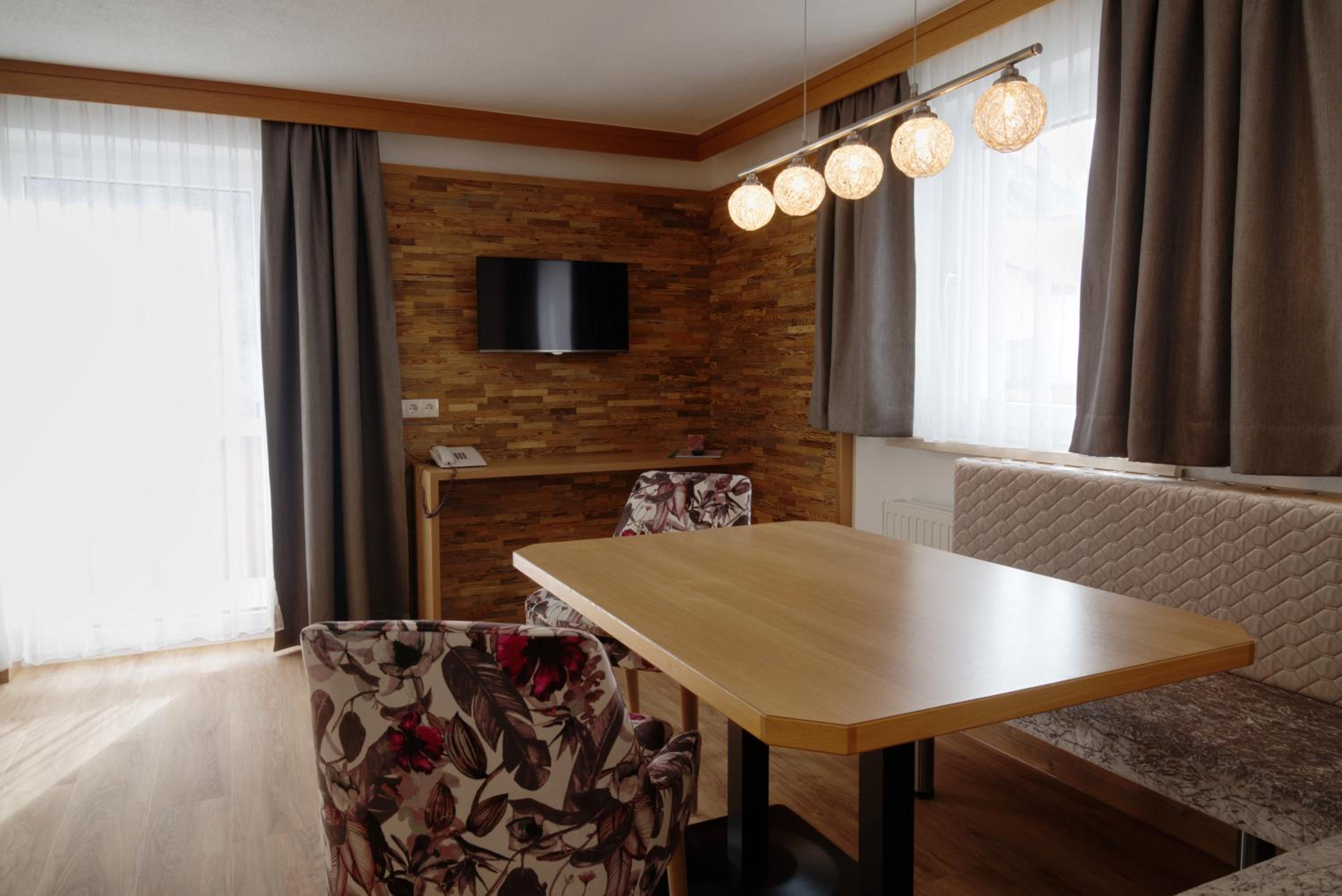 Standard Two-Bedroom Apartment photo 2