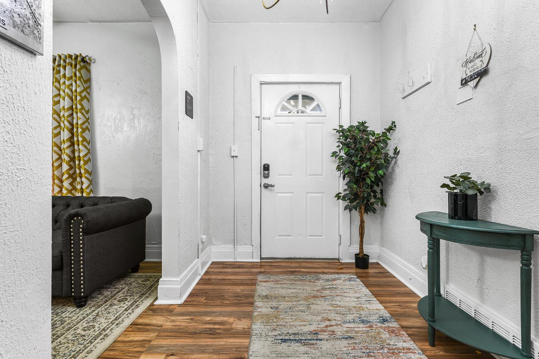 Three-Bedroom House photo 3