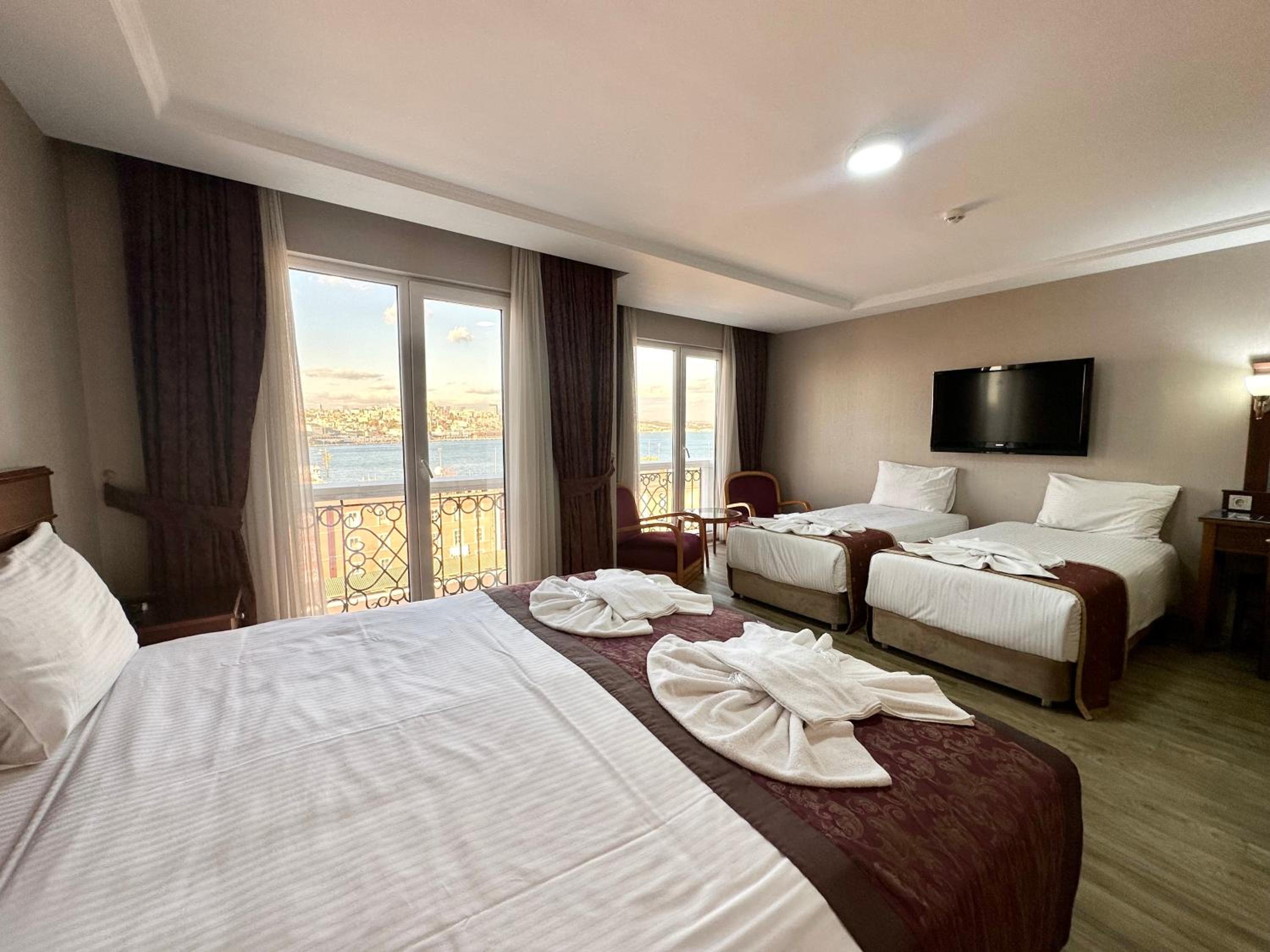Superior Family Room with Bosphorus View photo 1