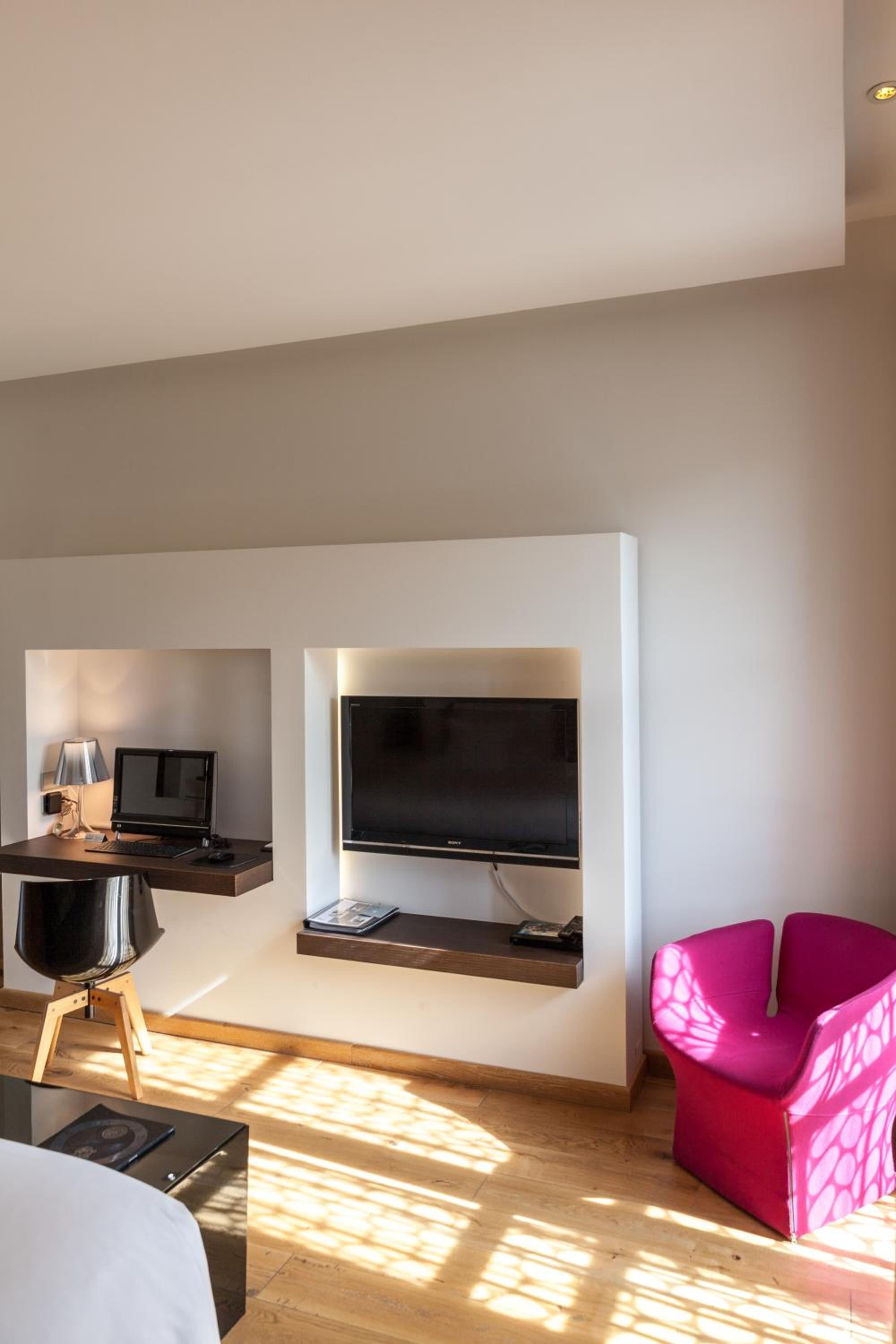 Deluxe Room - Main Building - Photo 12