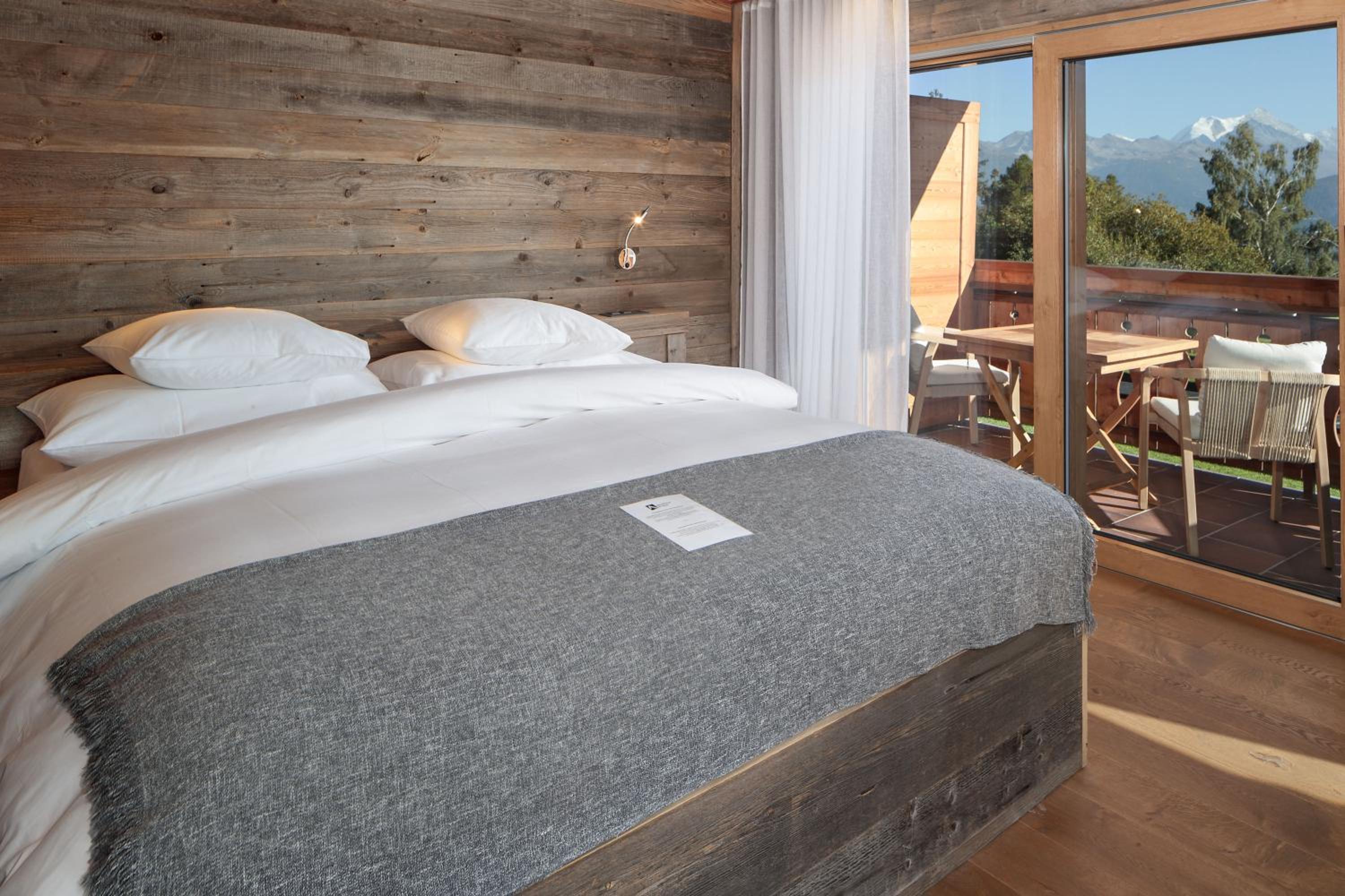 Junior Suite with Mountain View photo 2