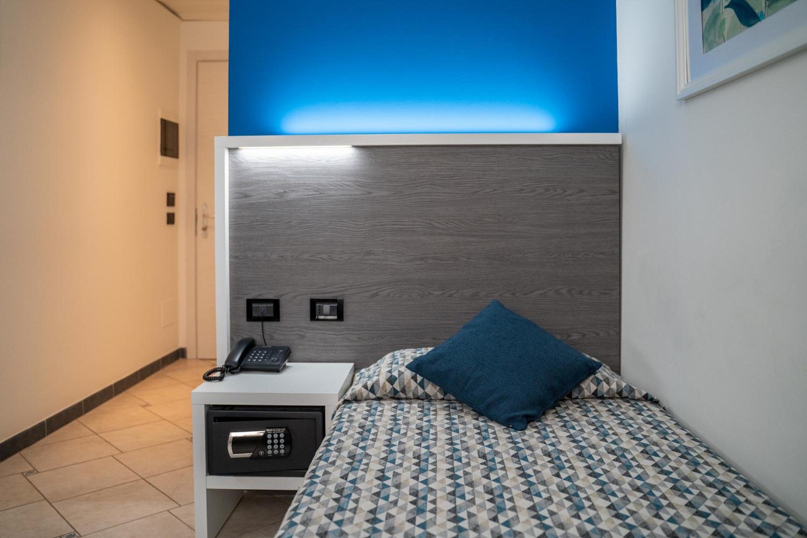 Single Room photo 1