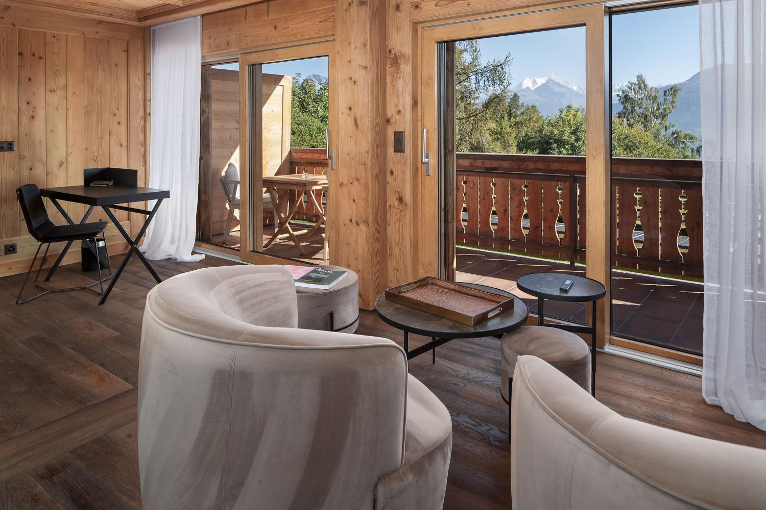 Suite with Balcony and Mountain View photo 1