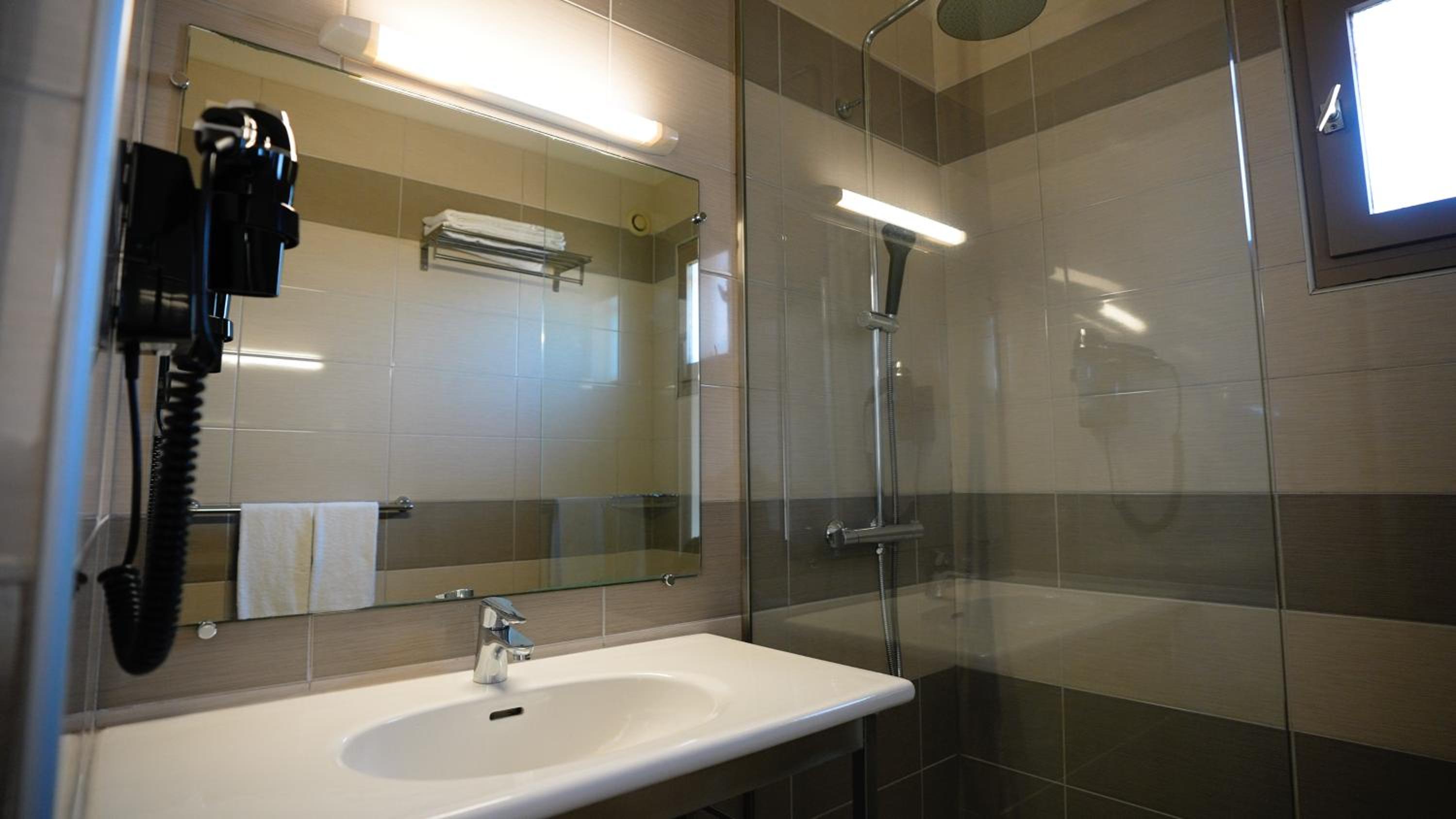 One-Bedroom Apartment with Mezzanine photo 3