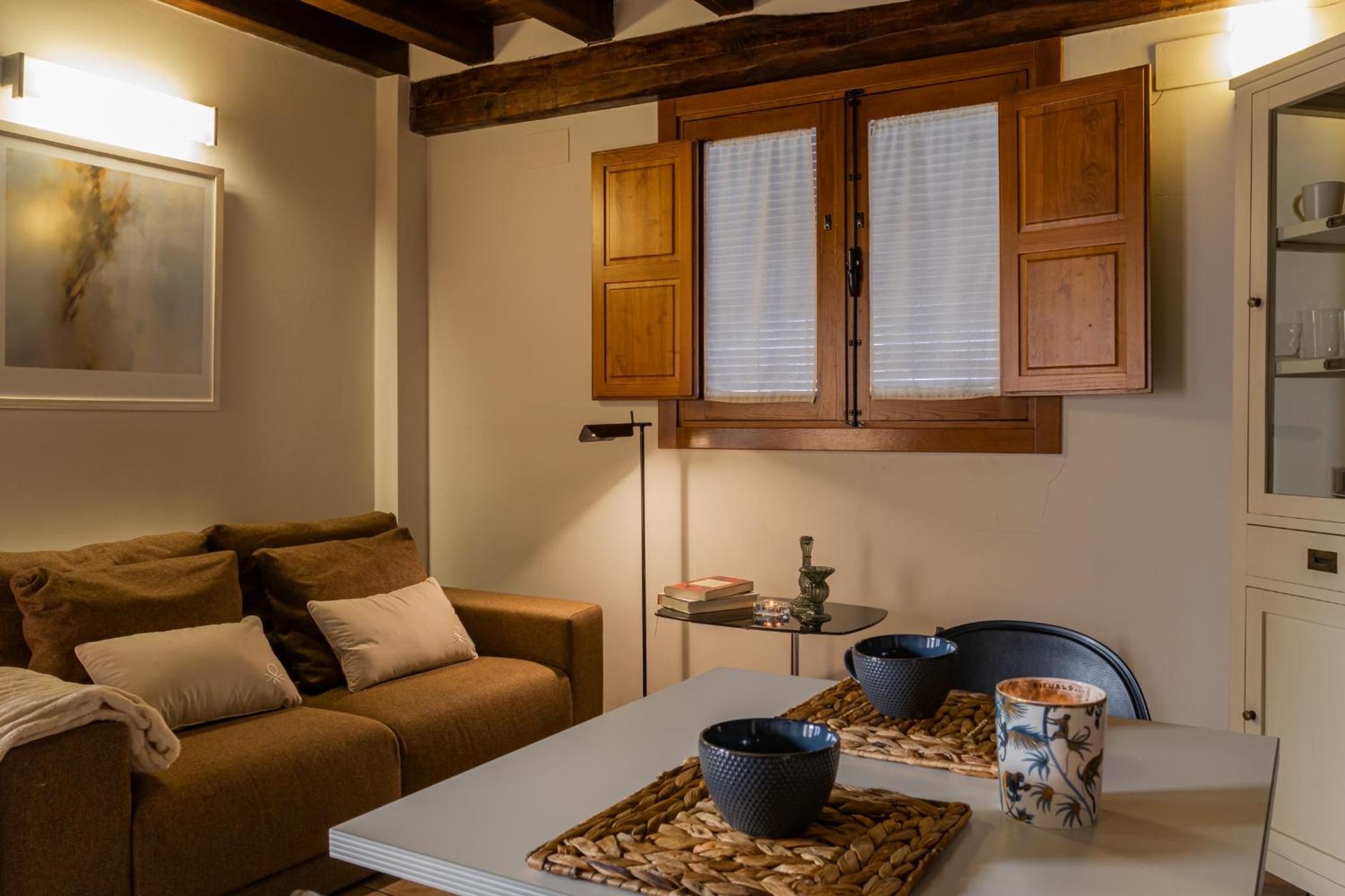 One-Bedroom Apartment - Photo 28