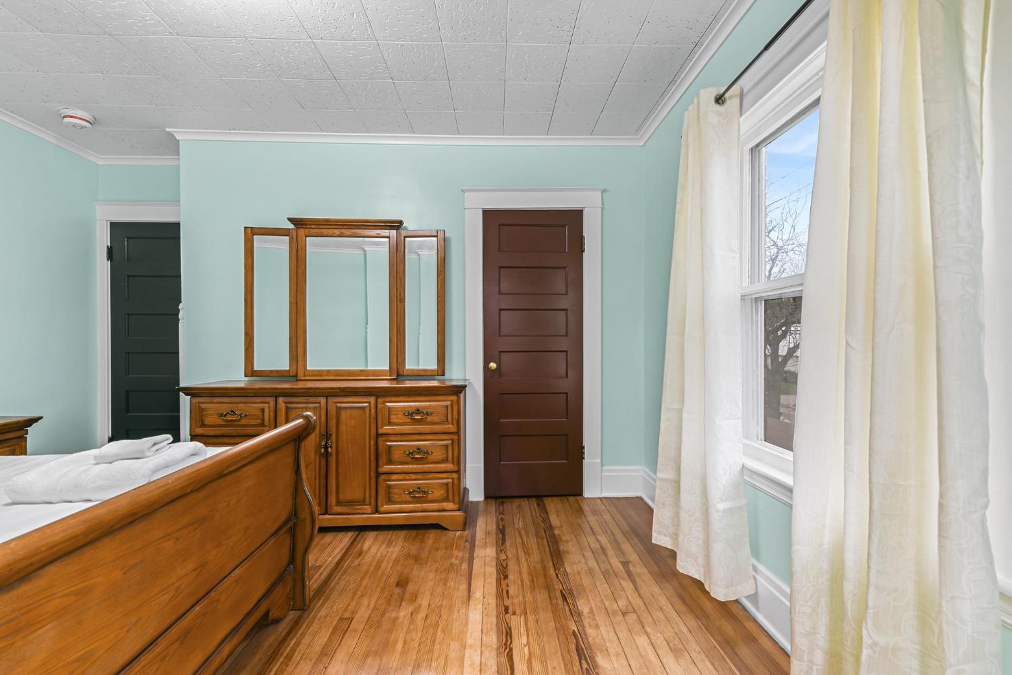 Three-Bedroom Apartment photo 2
