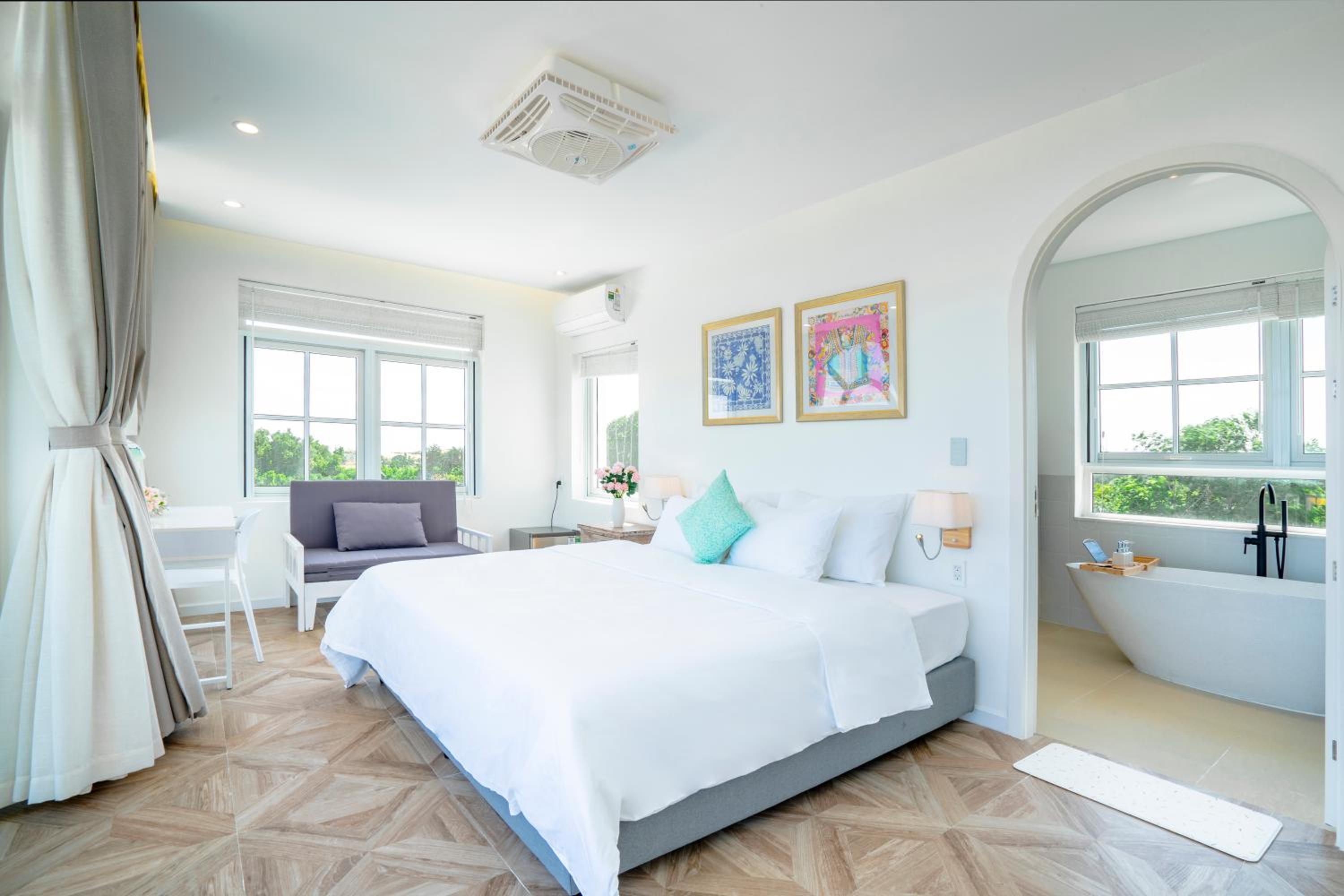 Deluxe Double Room with Balcony and Sea View photo 3
