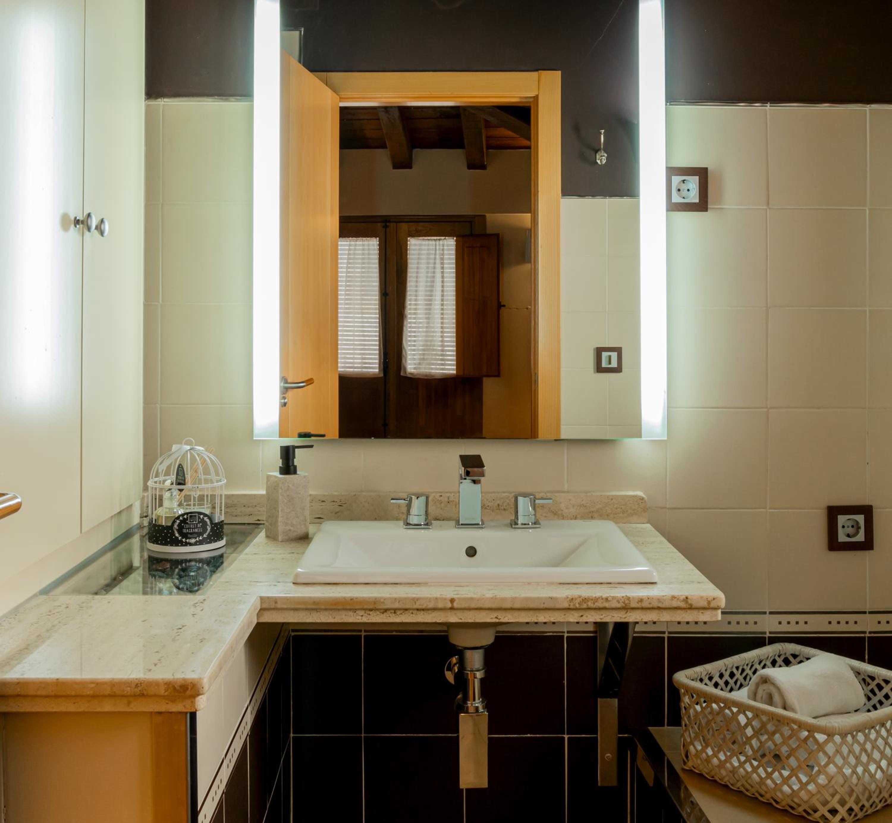 One-Bedroom Apartment - Photo 23