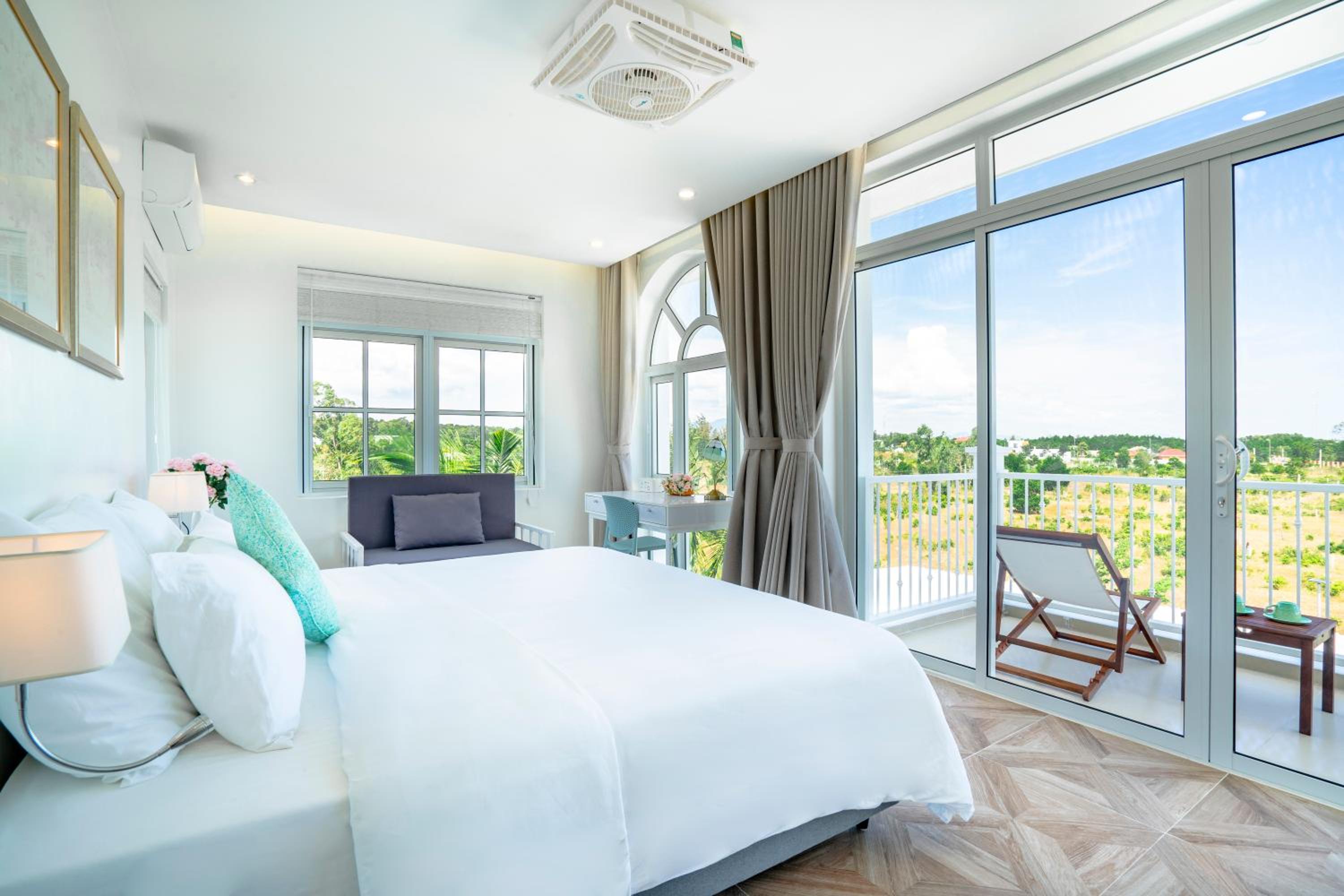 King Room with Balcony photo 3