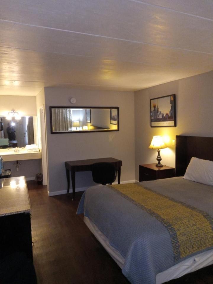 Deluxe Room - Photo 11