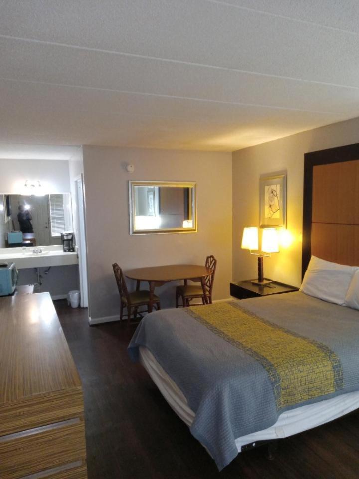 Deluxe Room - Photo 10