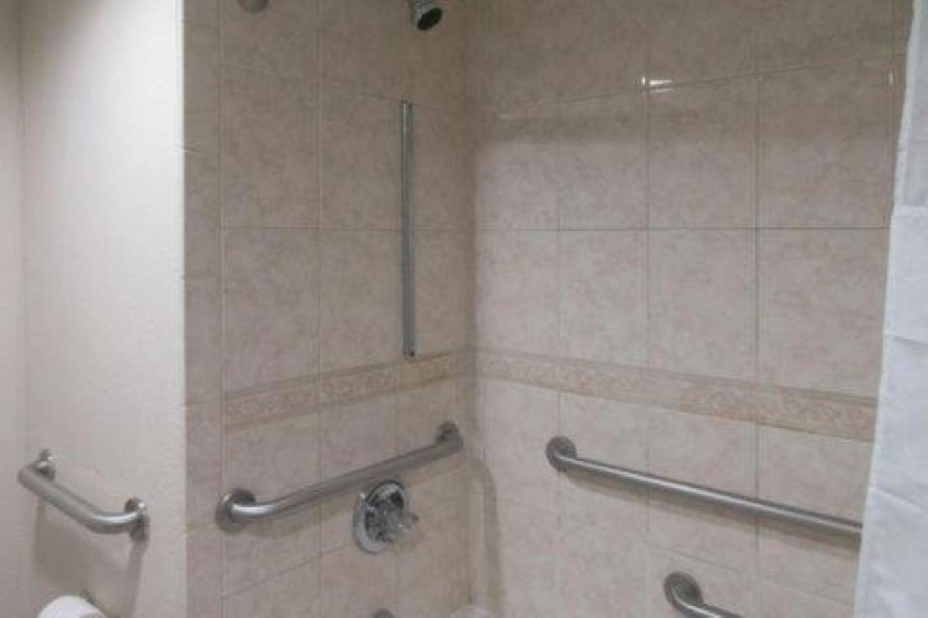 King Room - Accessible/Non-Smoking - Photo 2