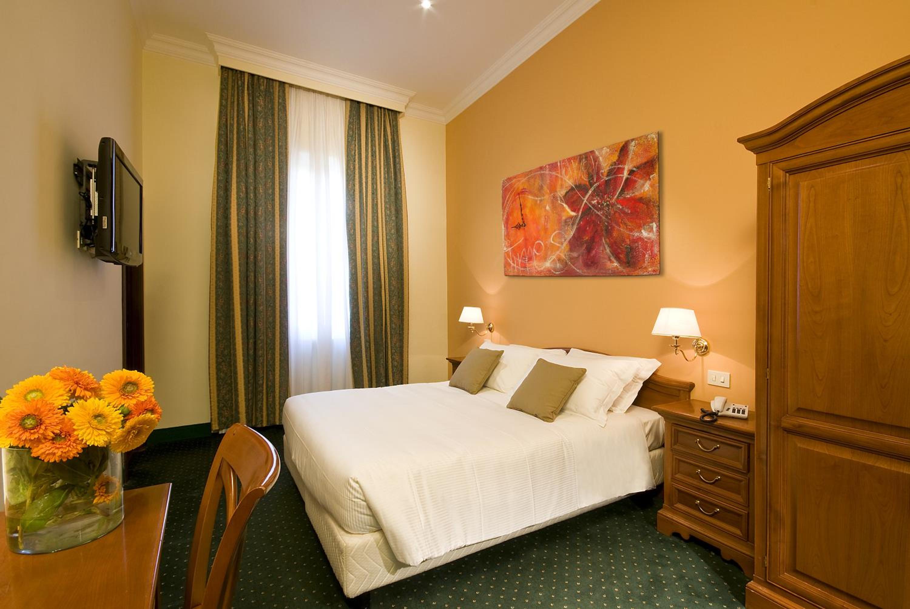 Double or Twin Room thumbnail 6