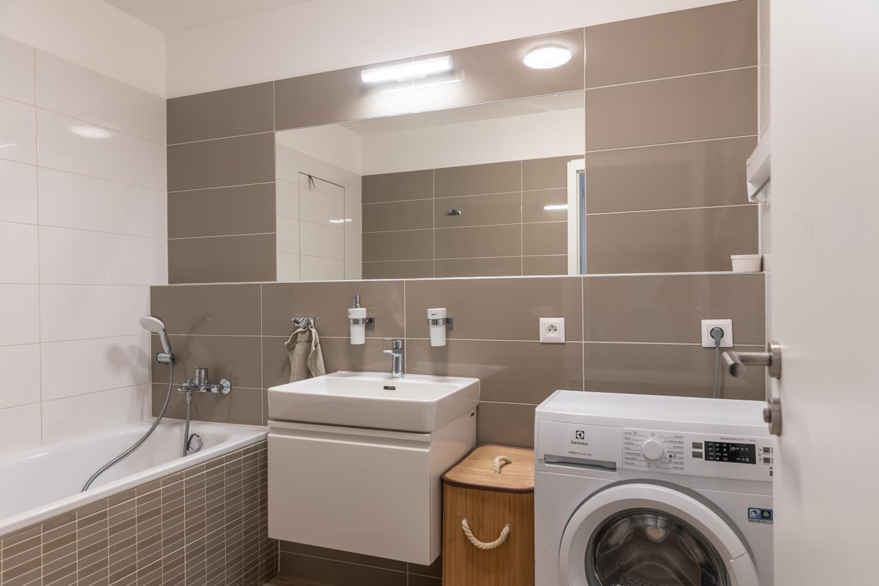 One-Bedroom Apartment - Photo 4
