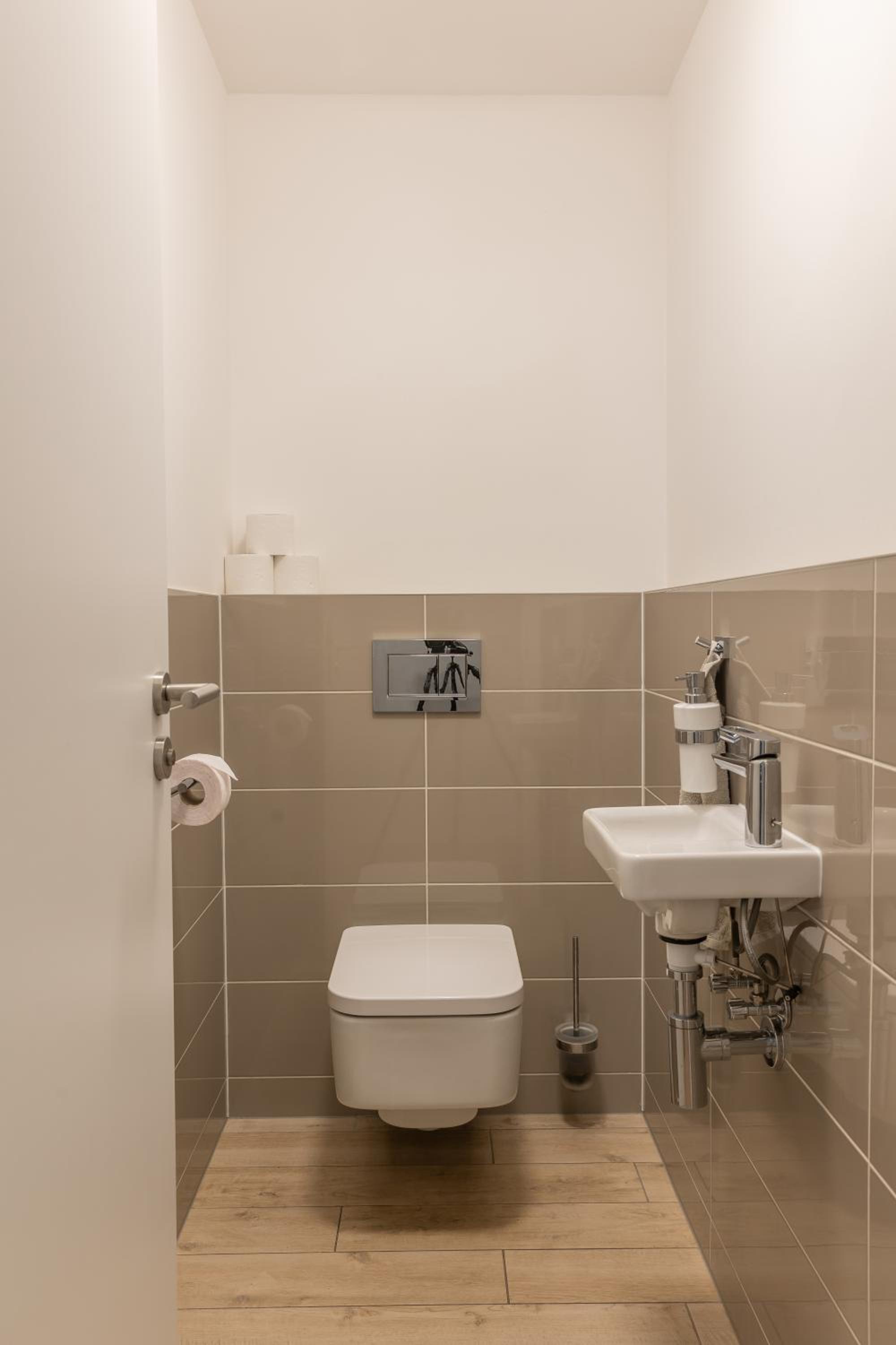 One-Bedroom Apartment - Photo 3