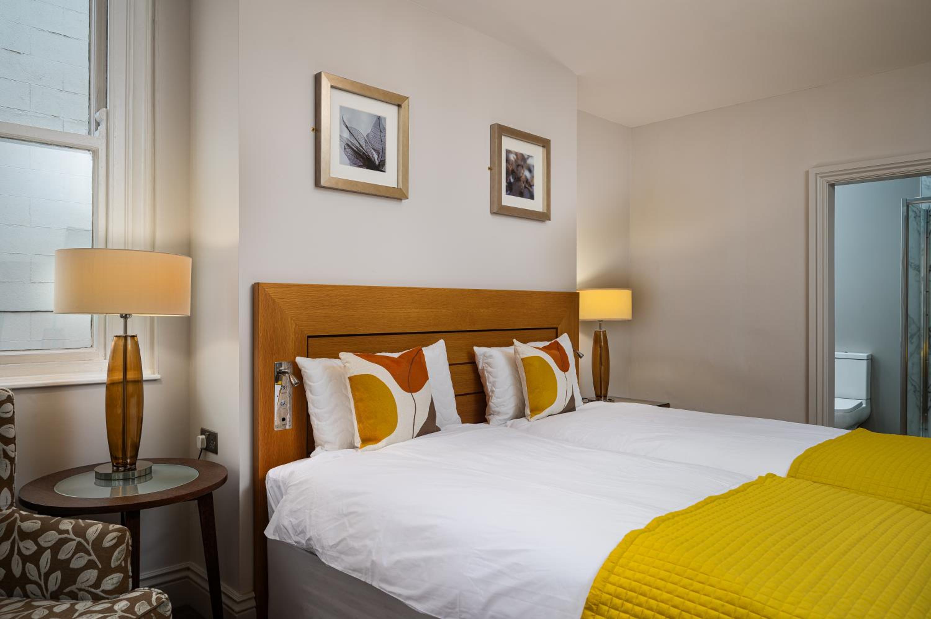 Double or Twin Room photo 3