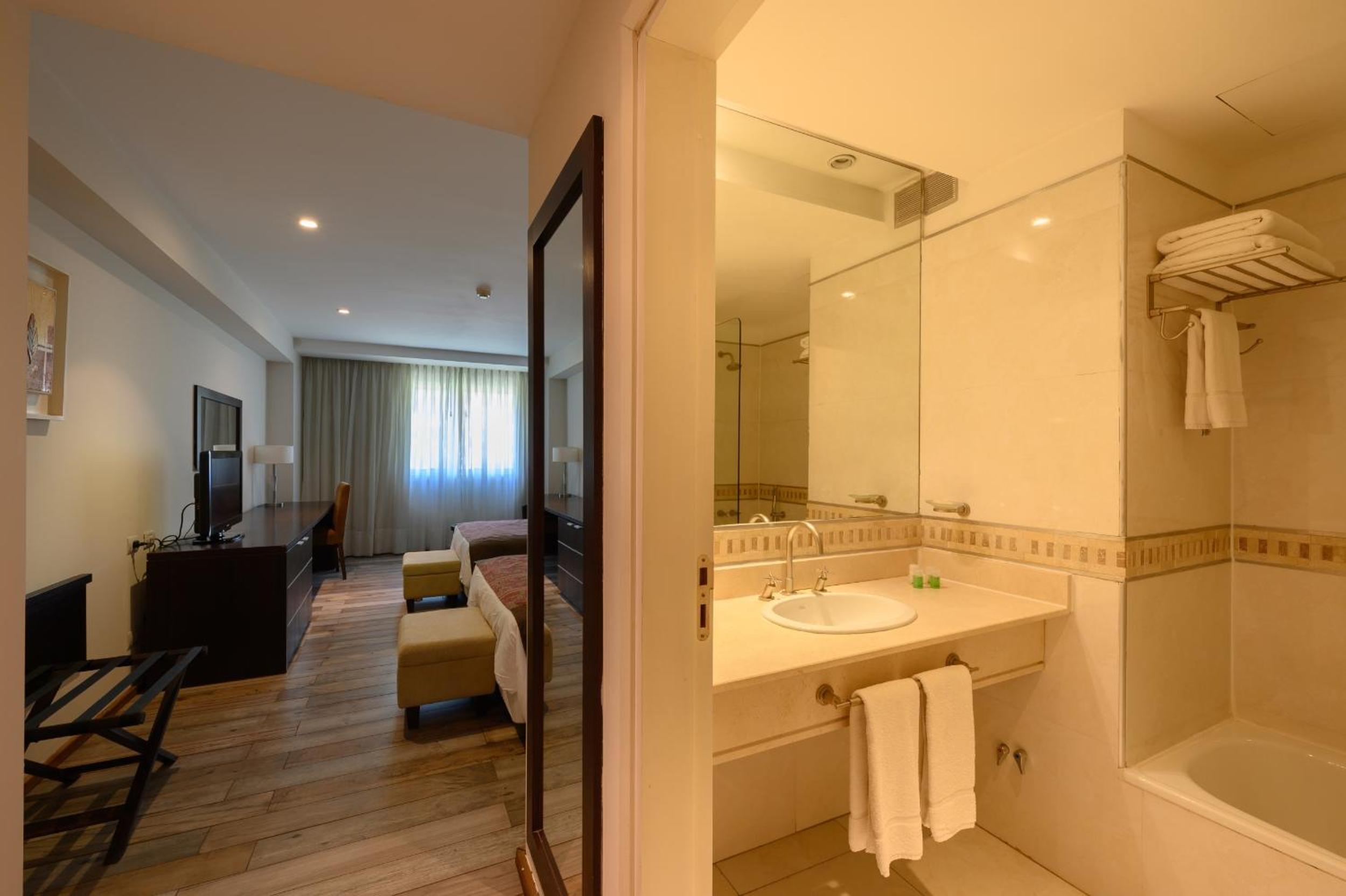 Standard Twin Room photo 2