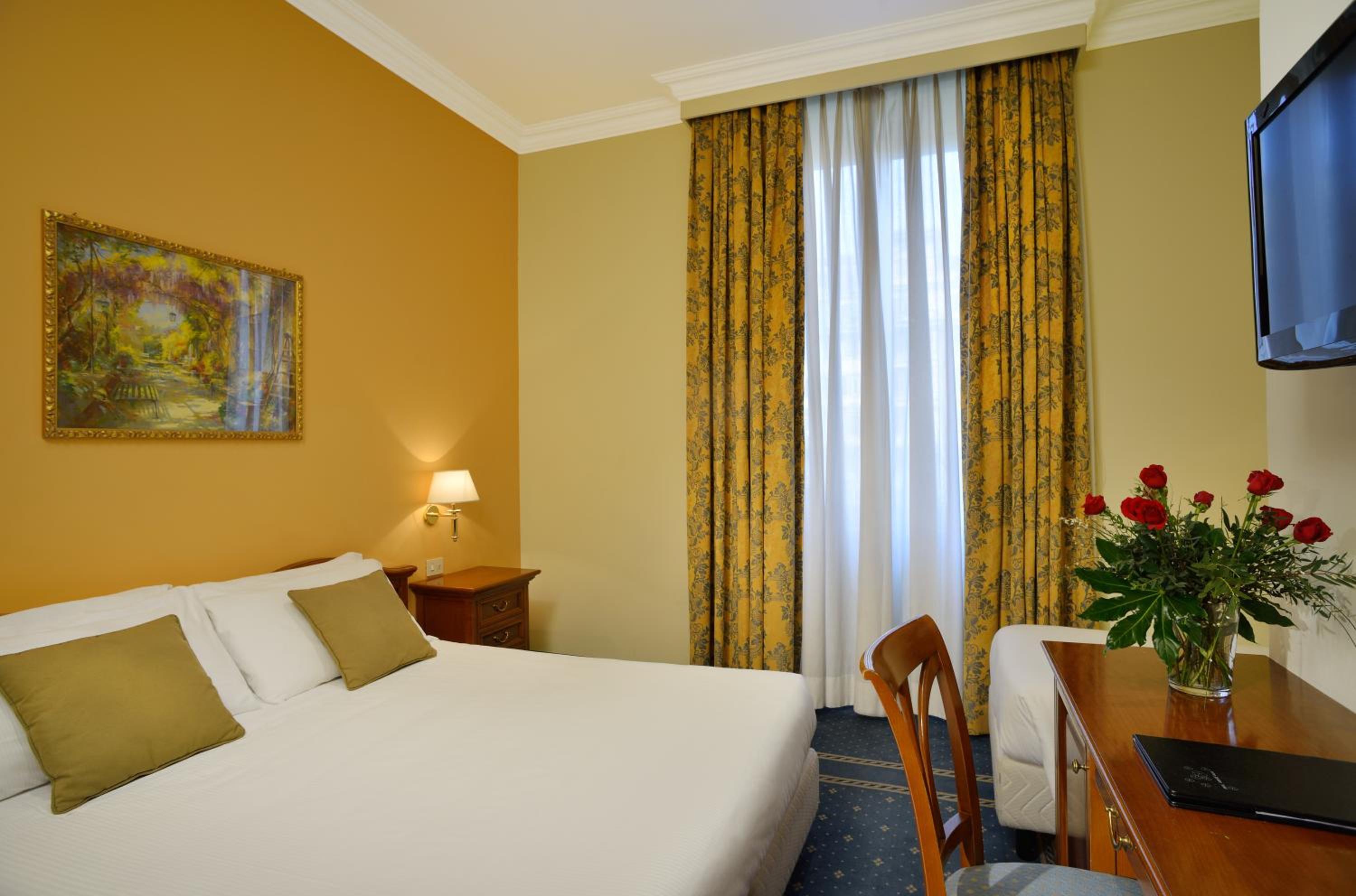 Double or Twin Room thumbnail 5