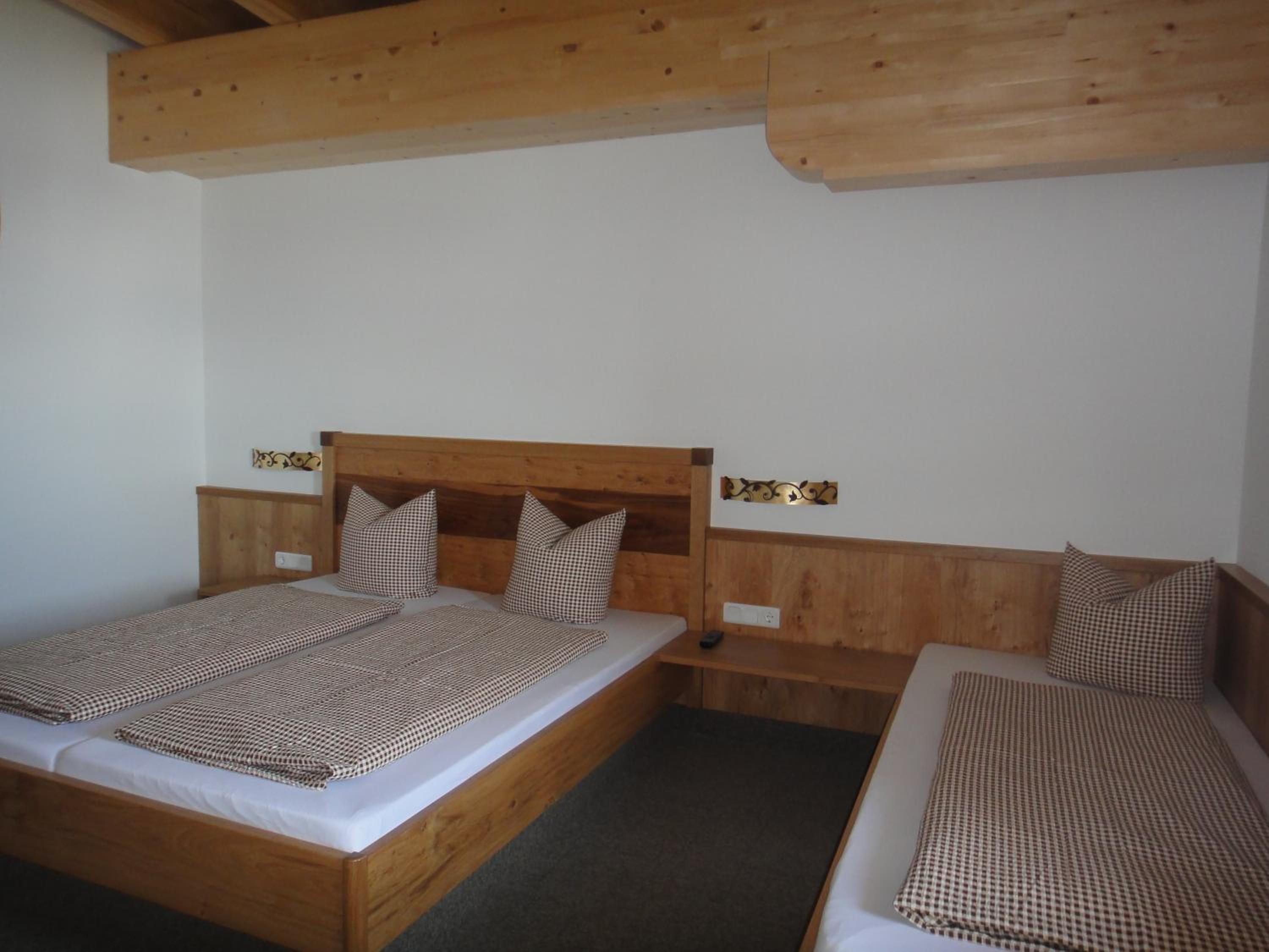 Quadruple Room with Mountain View photo 2