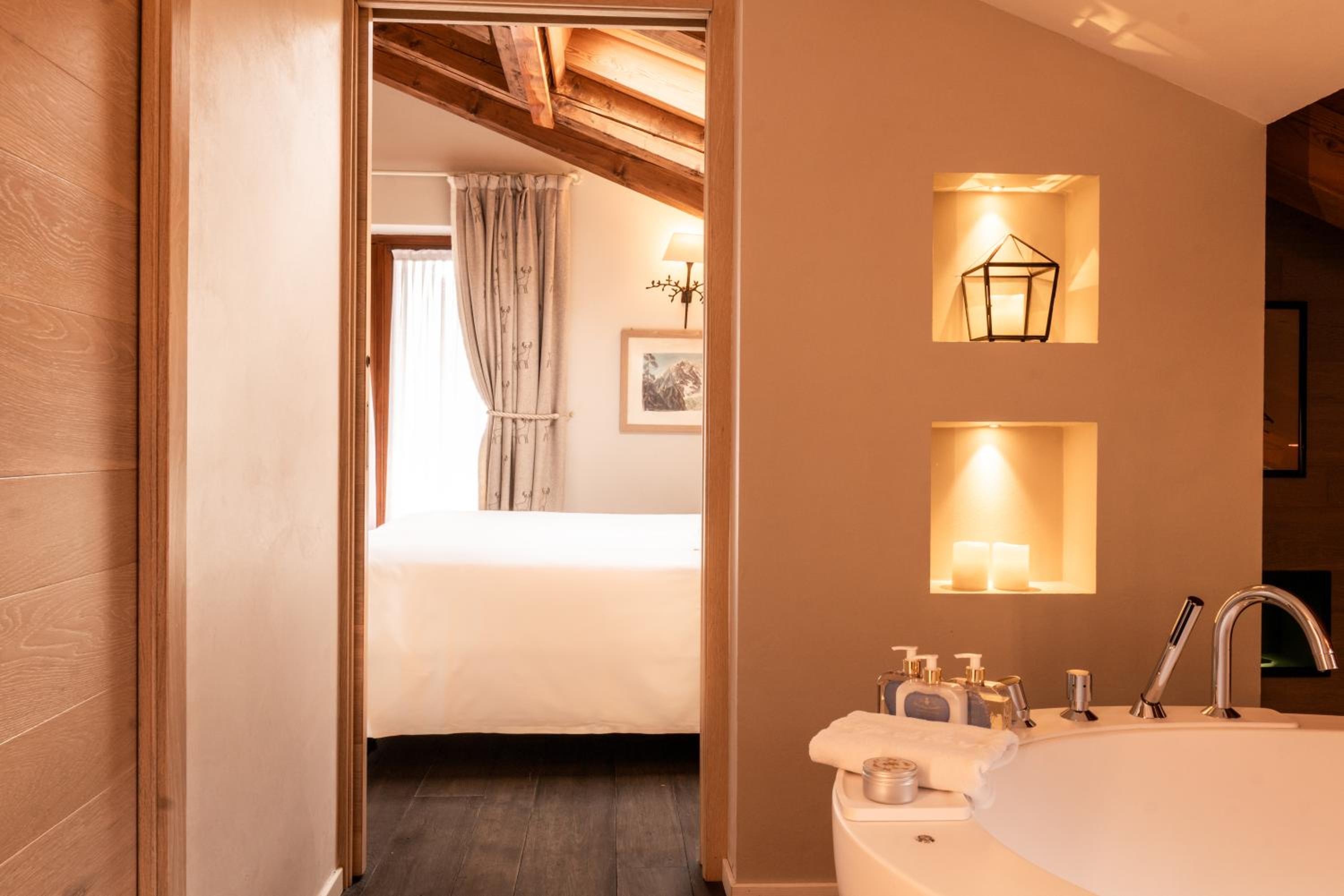 Suite with Sauna and Mont Blanc View photo 3