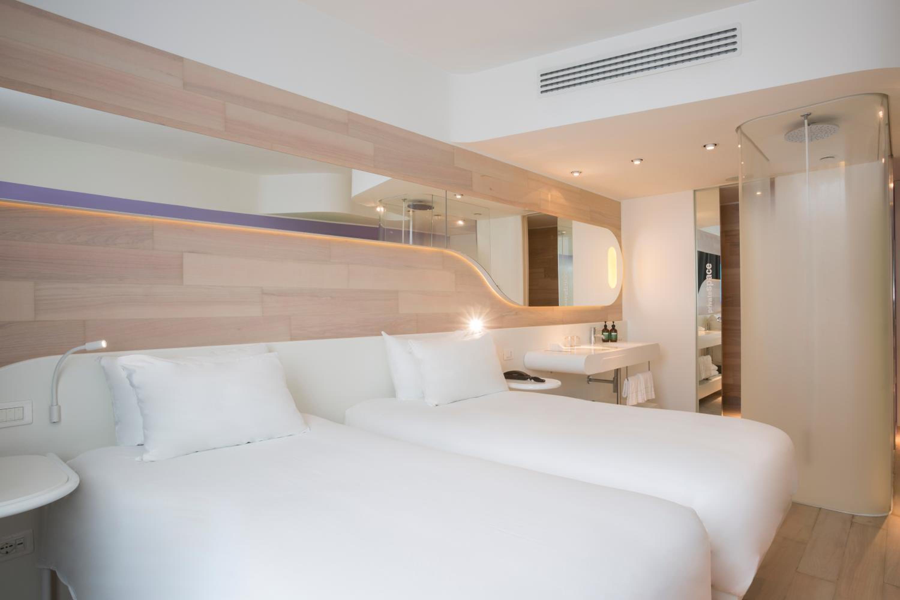 Standard Twin Room with Two Twin Beds