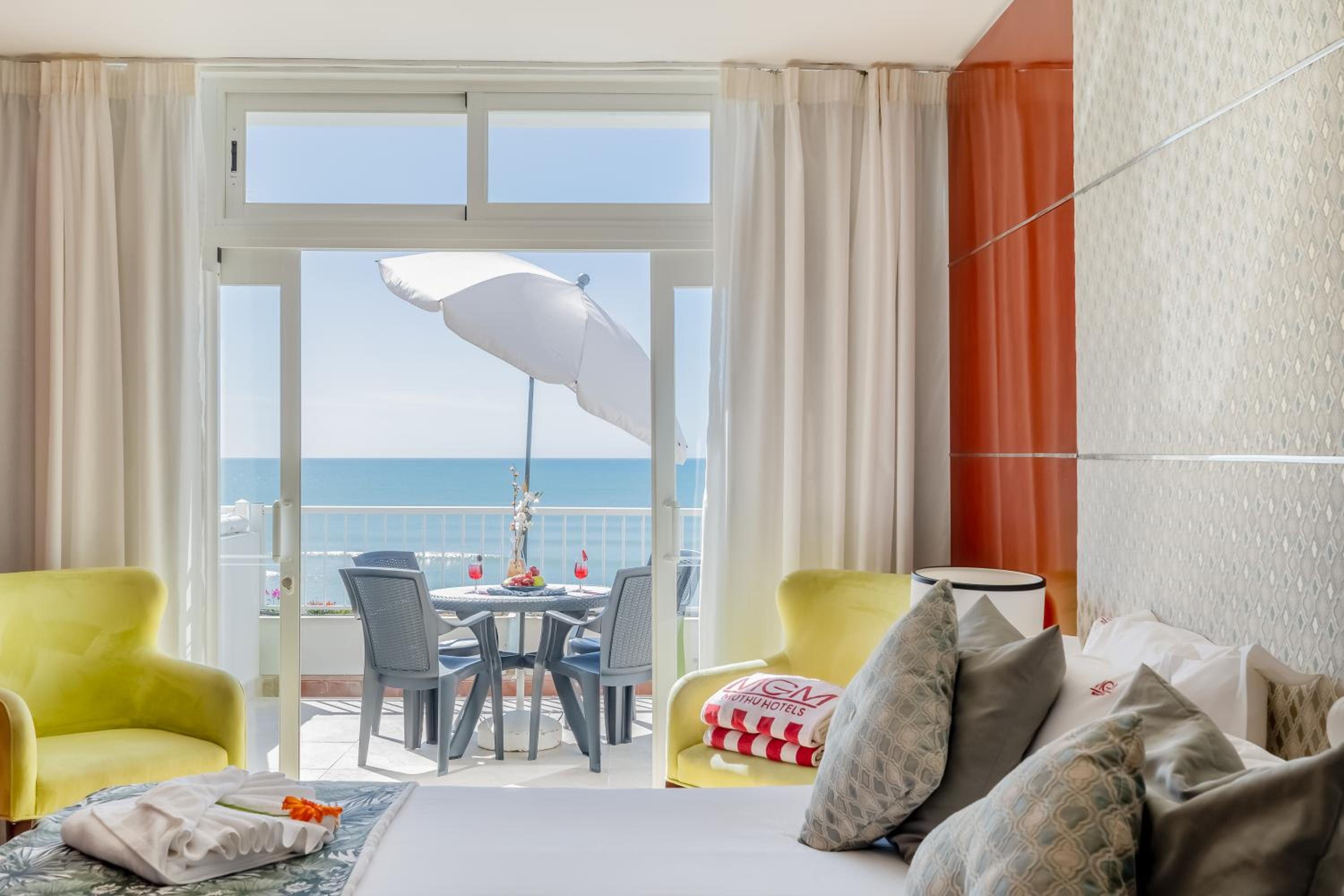 Deluxe Junior Suite - Photo 10