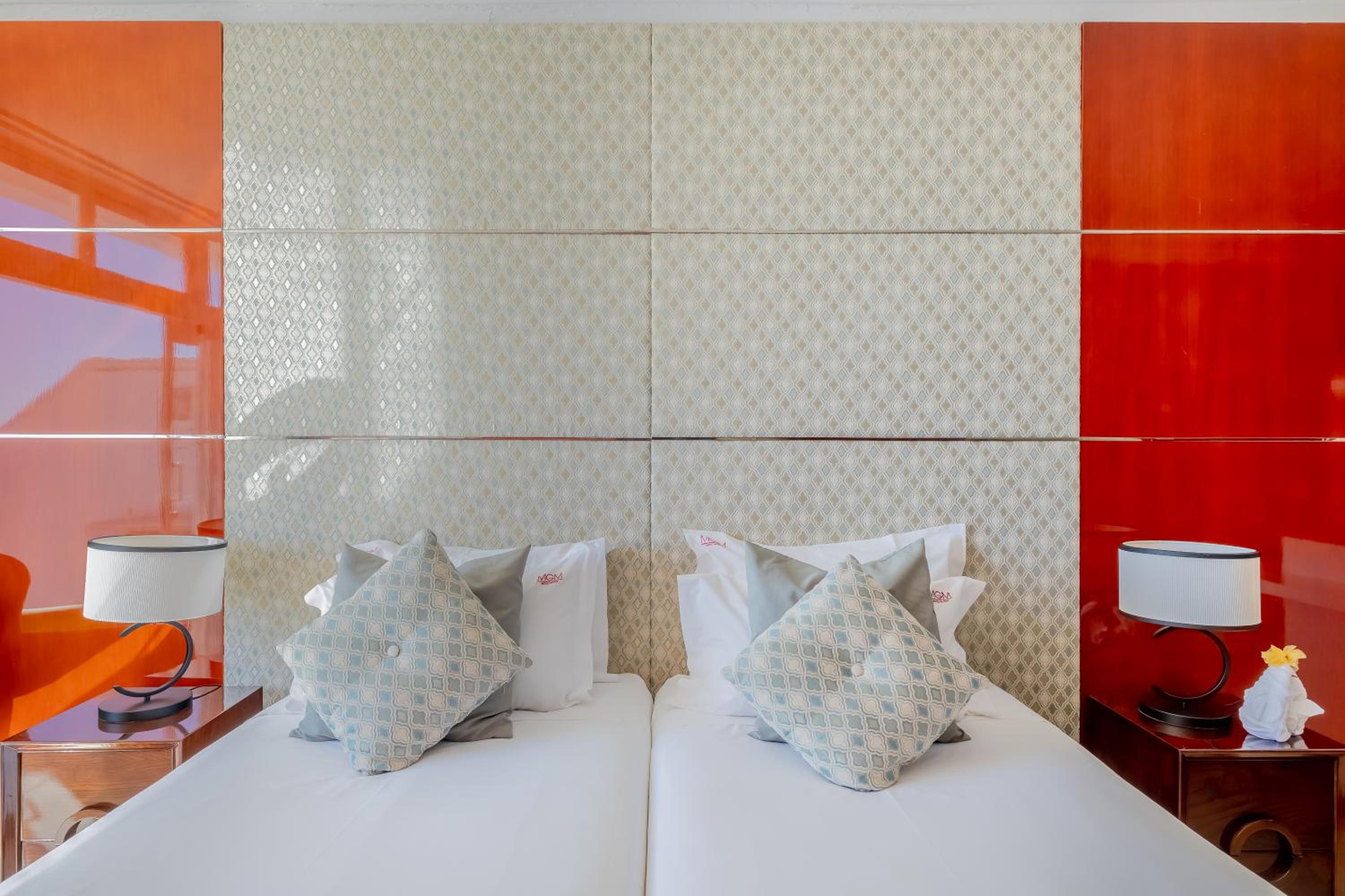 Deluxe Junior Suite - Photo 18