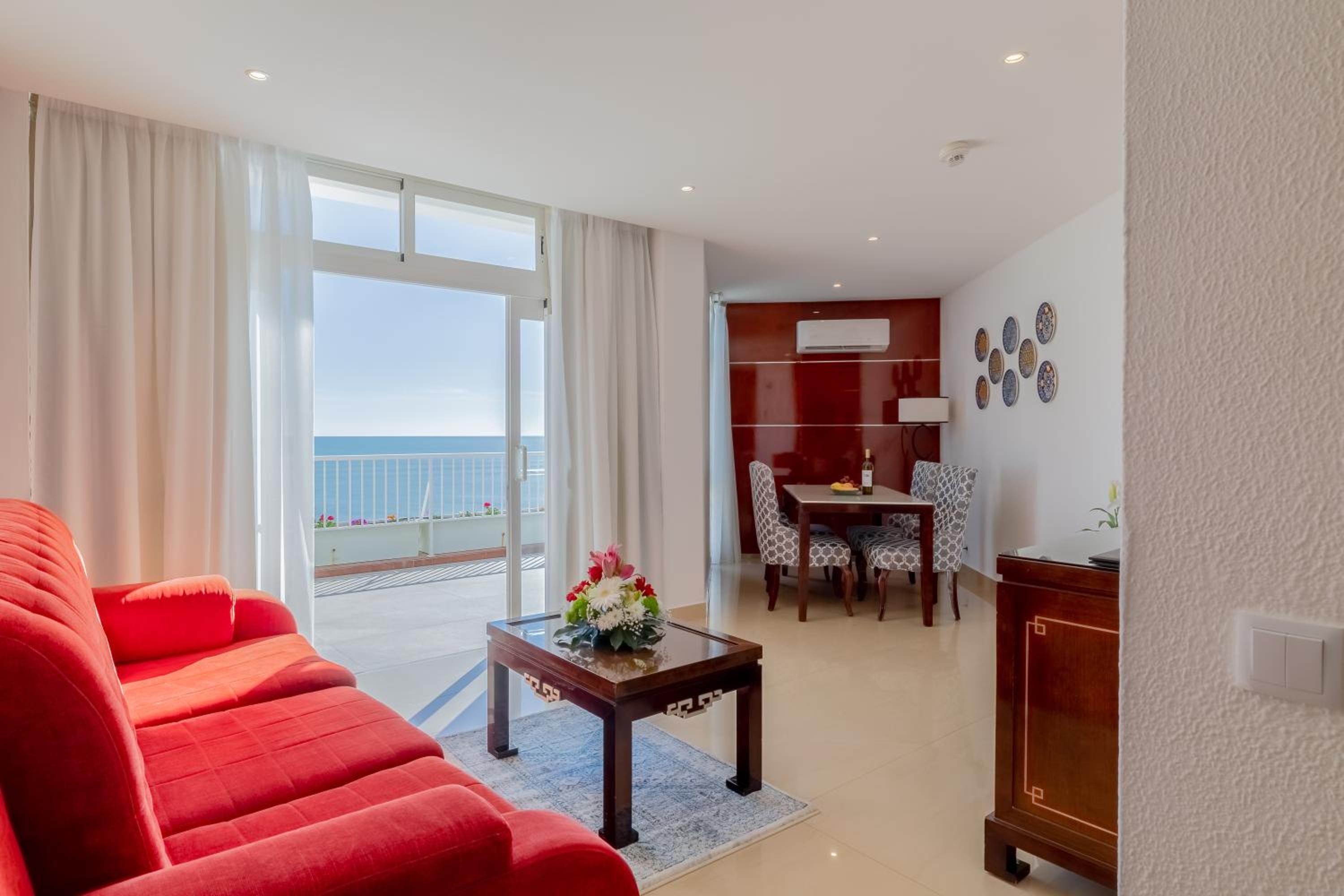 Deluxe One Bedroom  Suite (2 Adults + 1 Child) - Photo 30