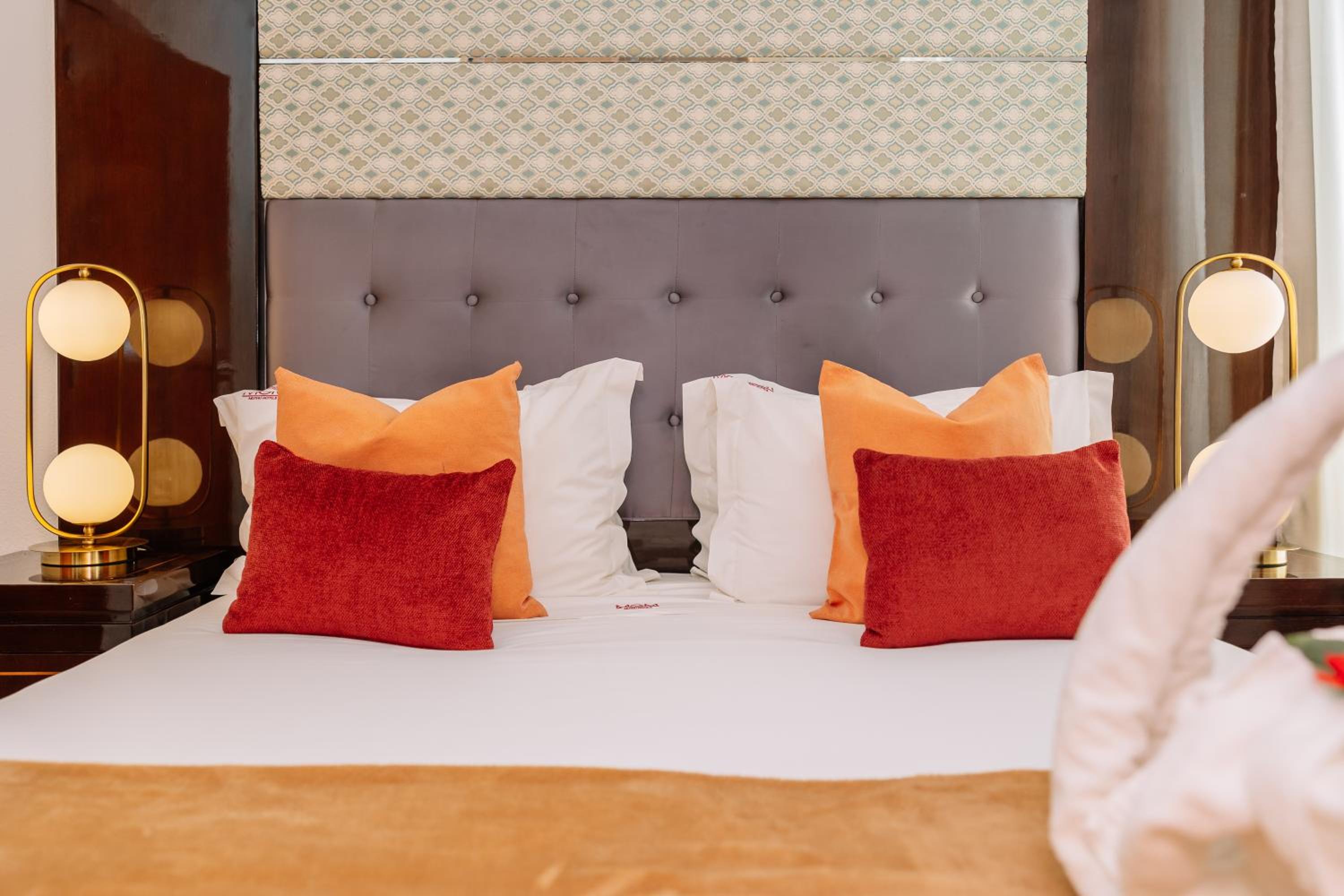Deluxe One Bedroom  Suite (2 Adults + 1 Child) - Photo 12