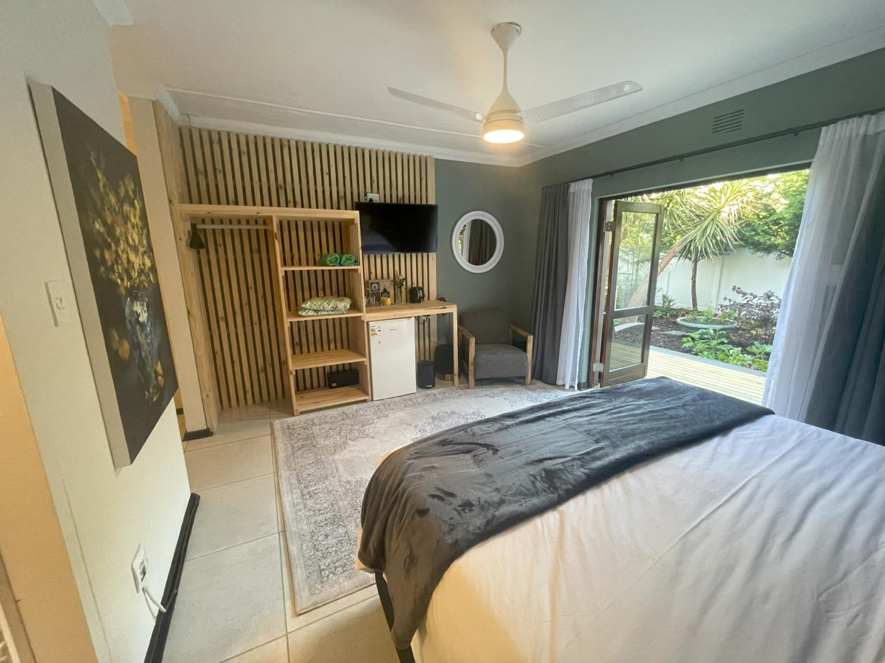 Standard King Room photo 1