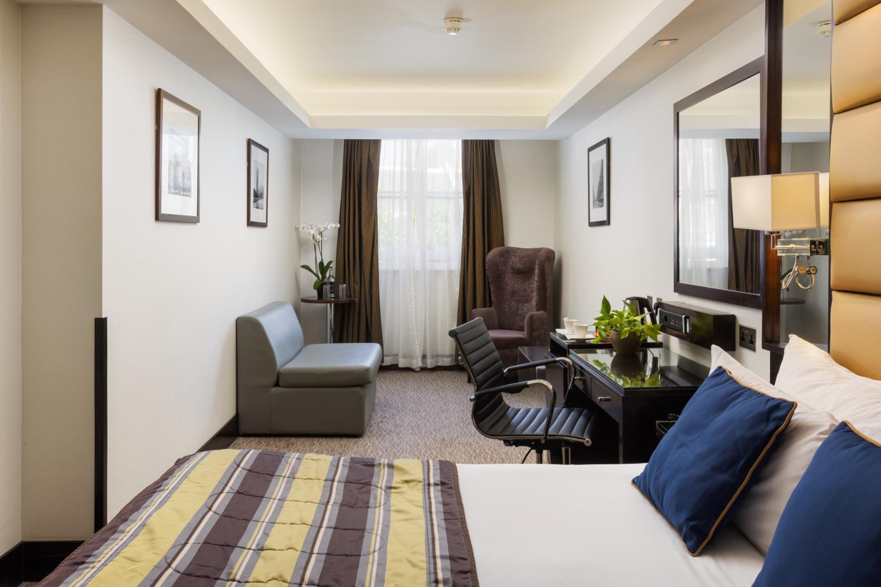 Hyde Park Triple Room