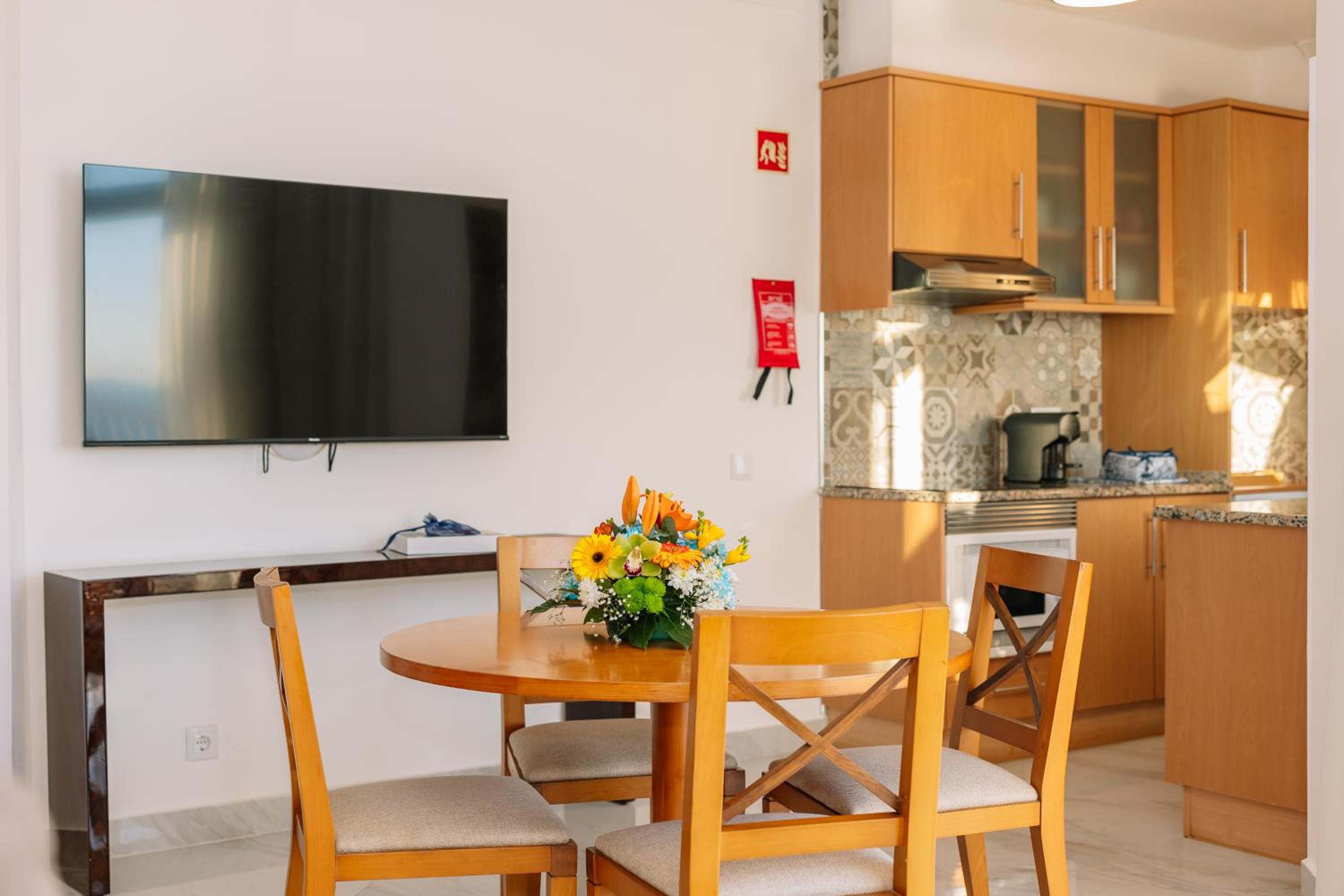 Deluxe Two Bedroom  Suite (2 Adults + 2 Children) thumbnail 6