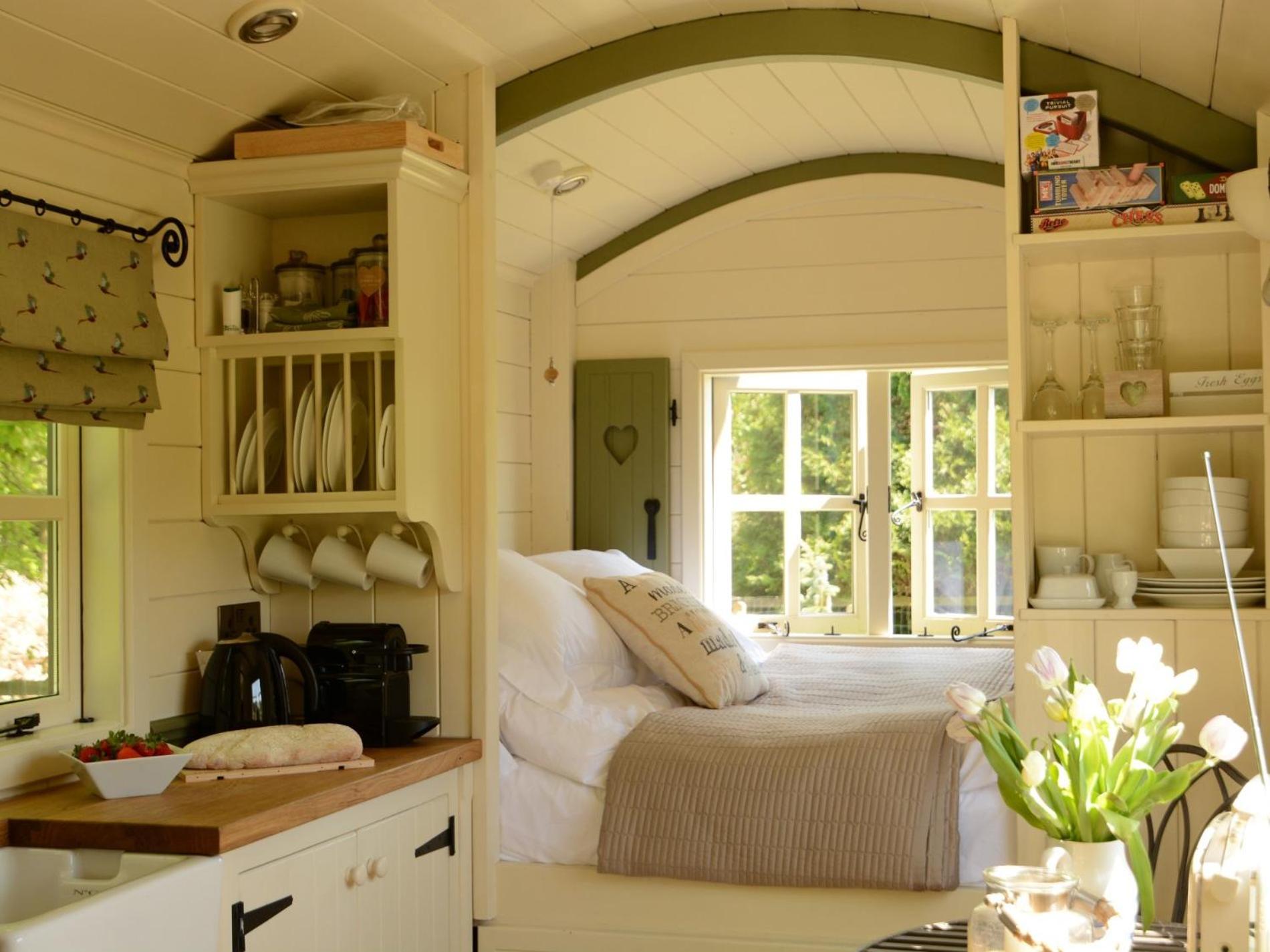 One-Bedroom House photo 1