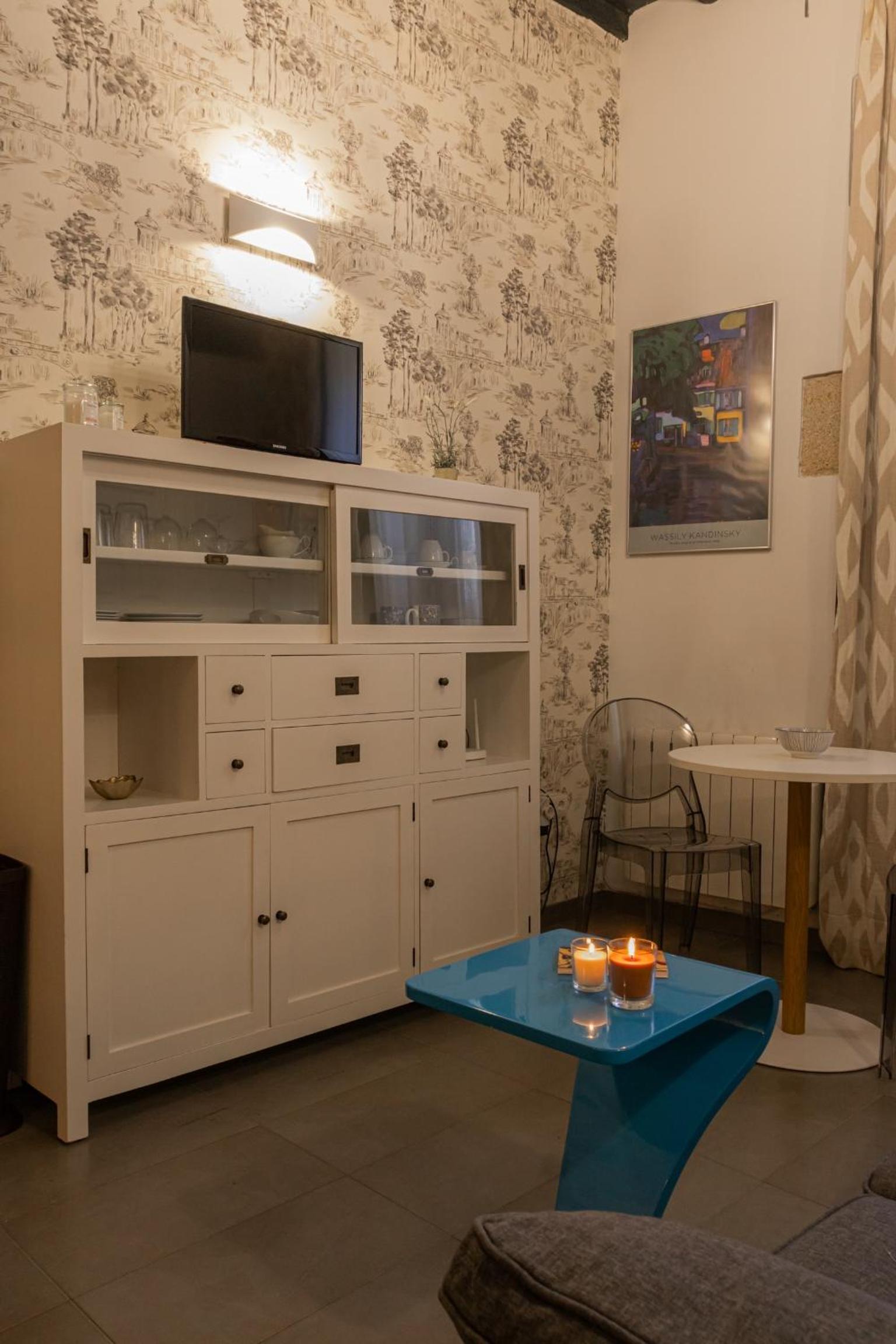 Studio Apartment - Photo 14