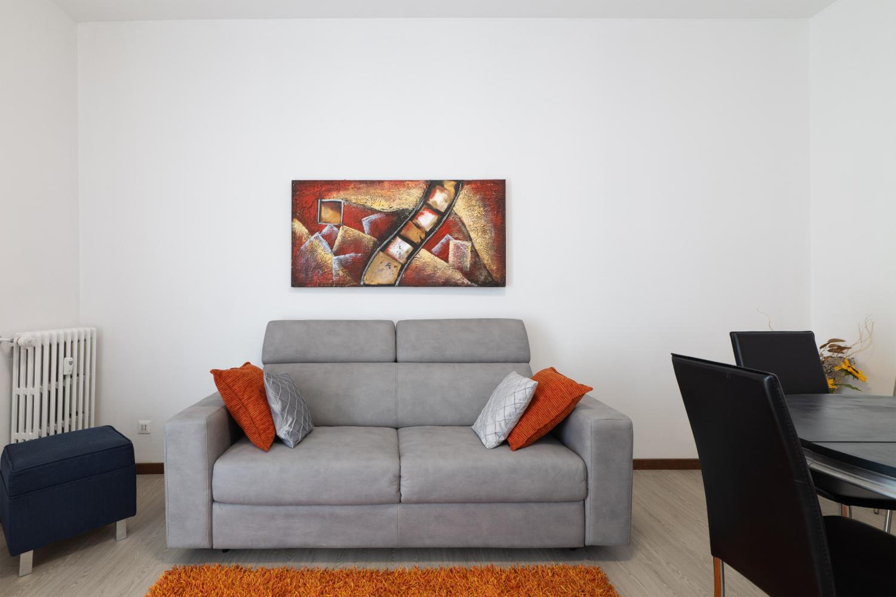 One-Bedroom Apartment photo 1