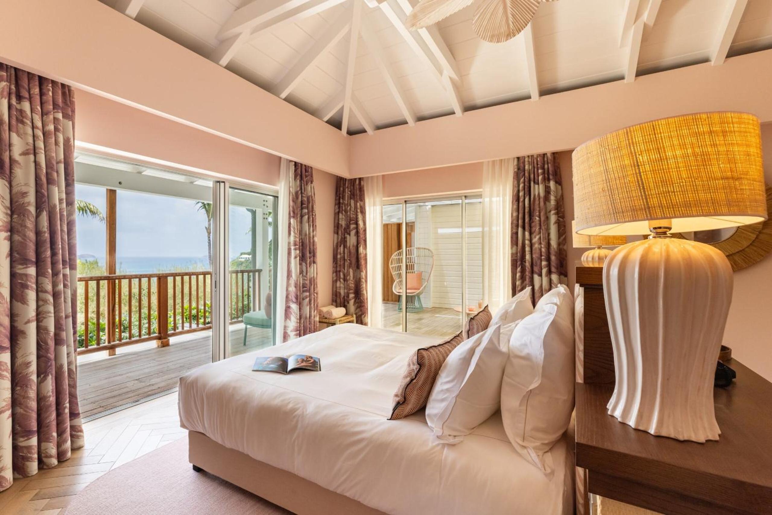 Room (Tropical)