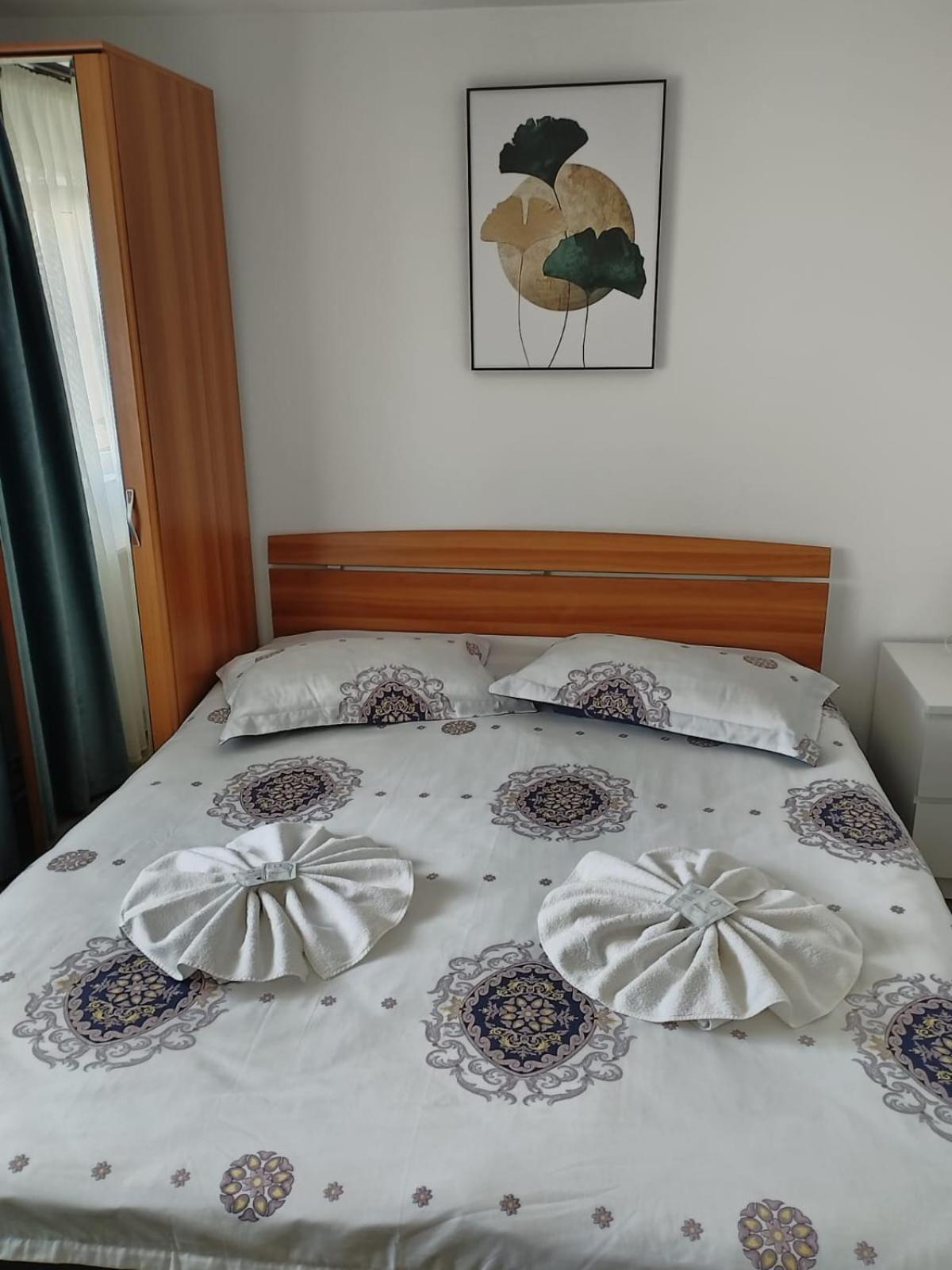 Double Room with Private Bathroom - Photo 2