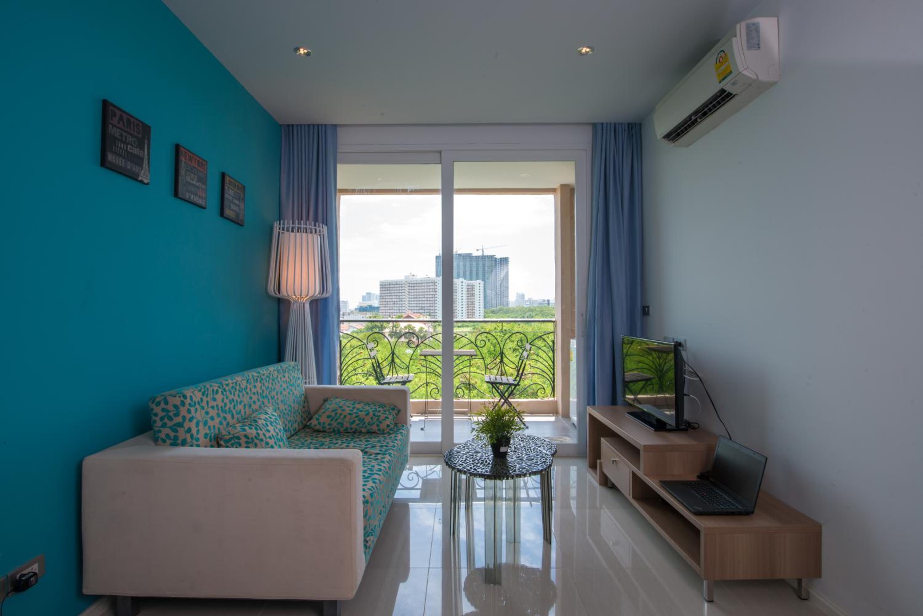 Apartment with Balcony photo 1