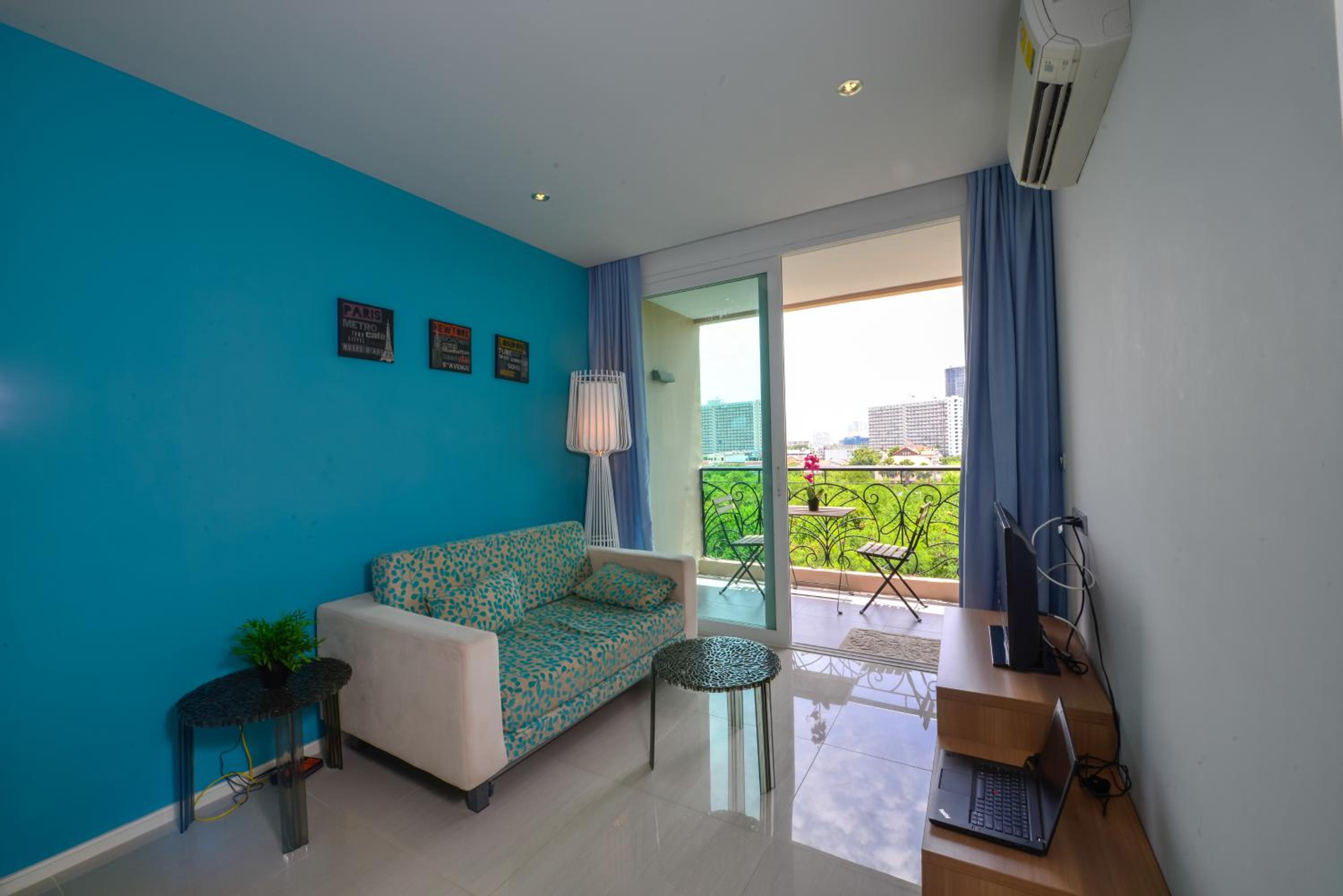 Apartment with Balcony photo 2