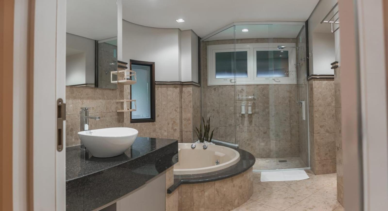 Suite with Lake View photo 3