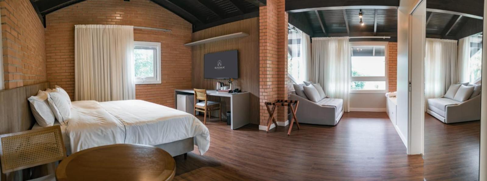 Suite with Lake View photo 2