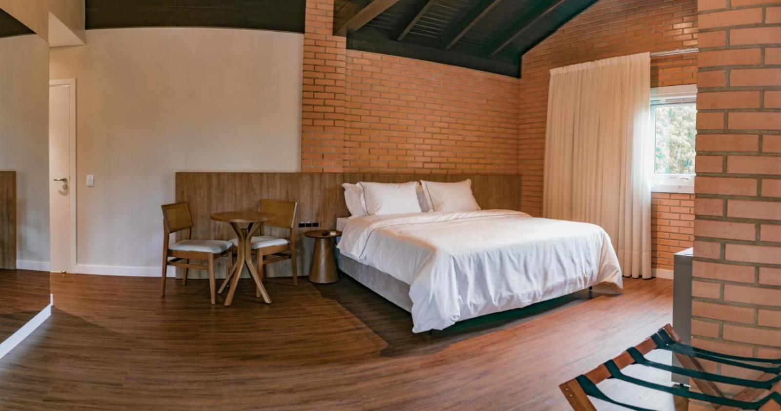 Suite with Lake View