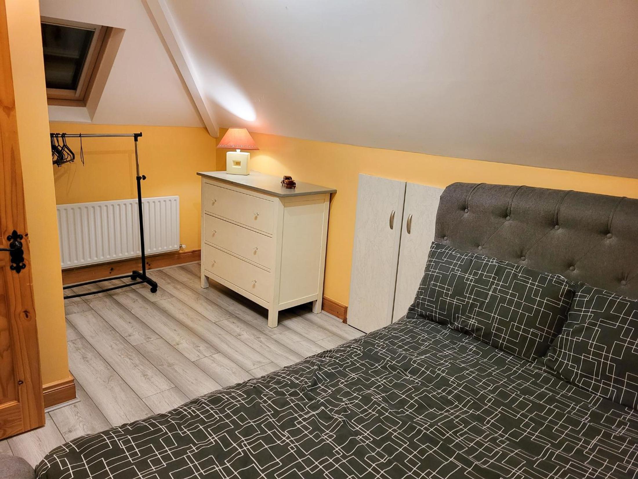 Five-Bedroom House photo 1