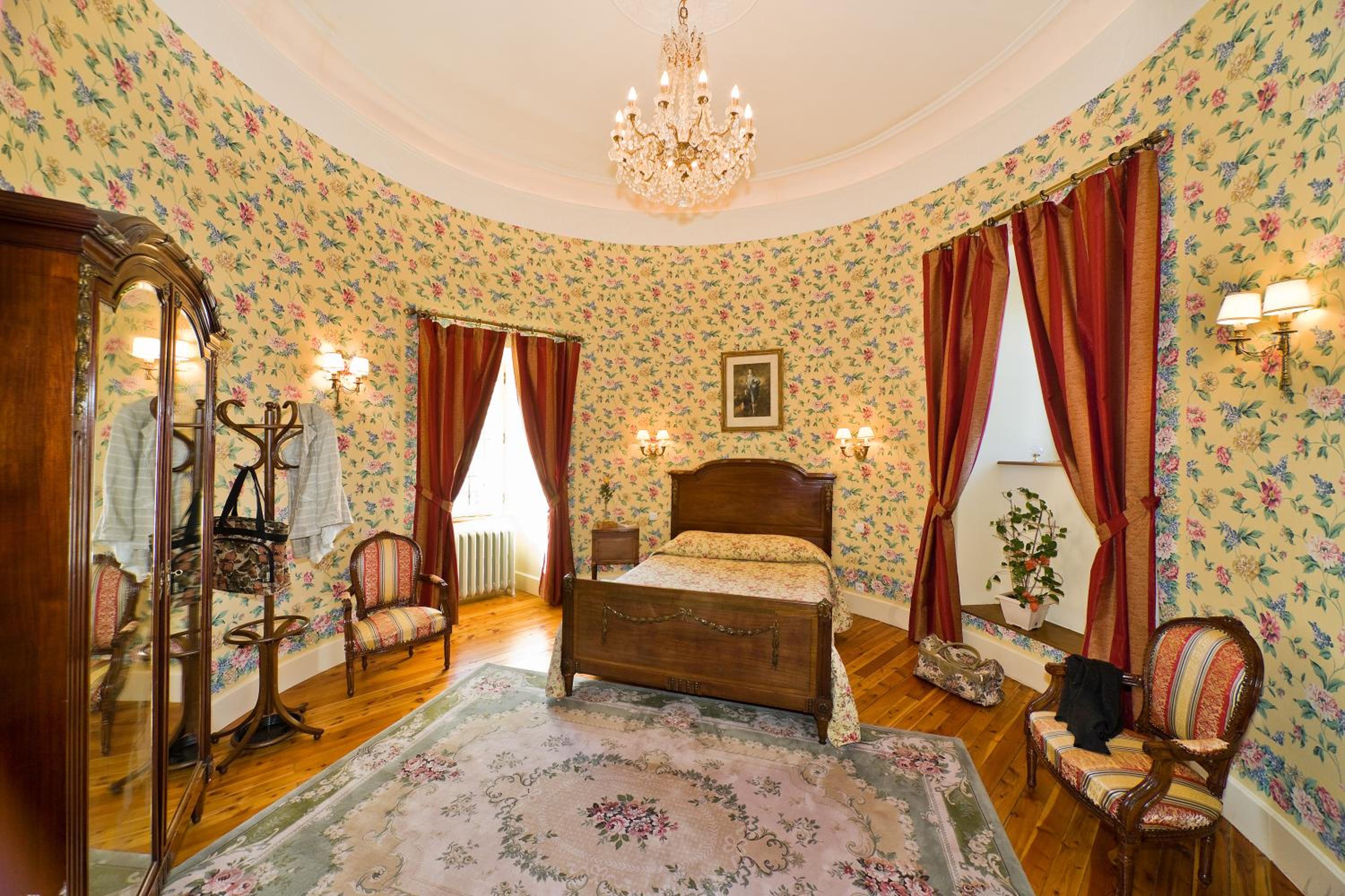 Deluxe Suite - Photo 3