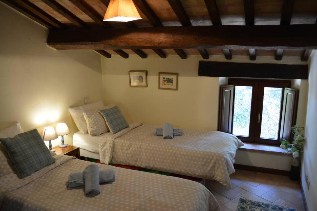 Five-Bedroom House photo 1